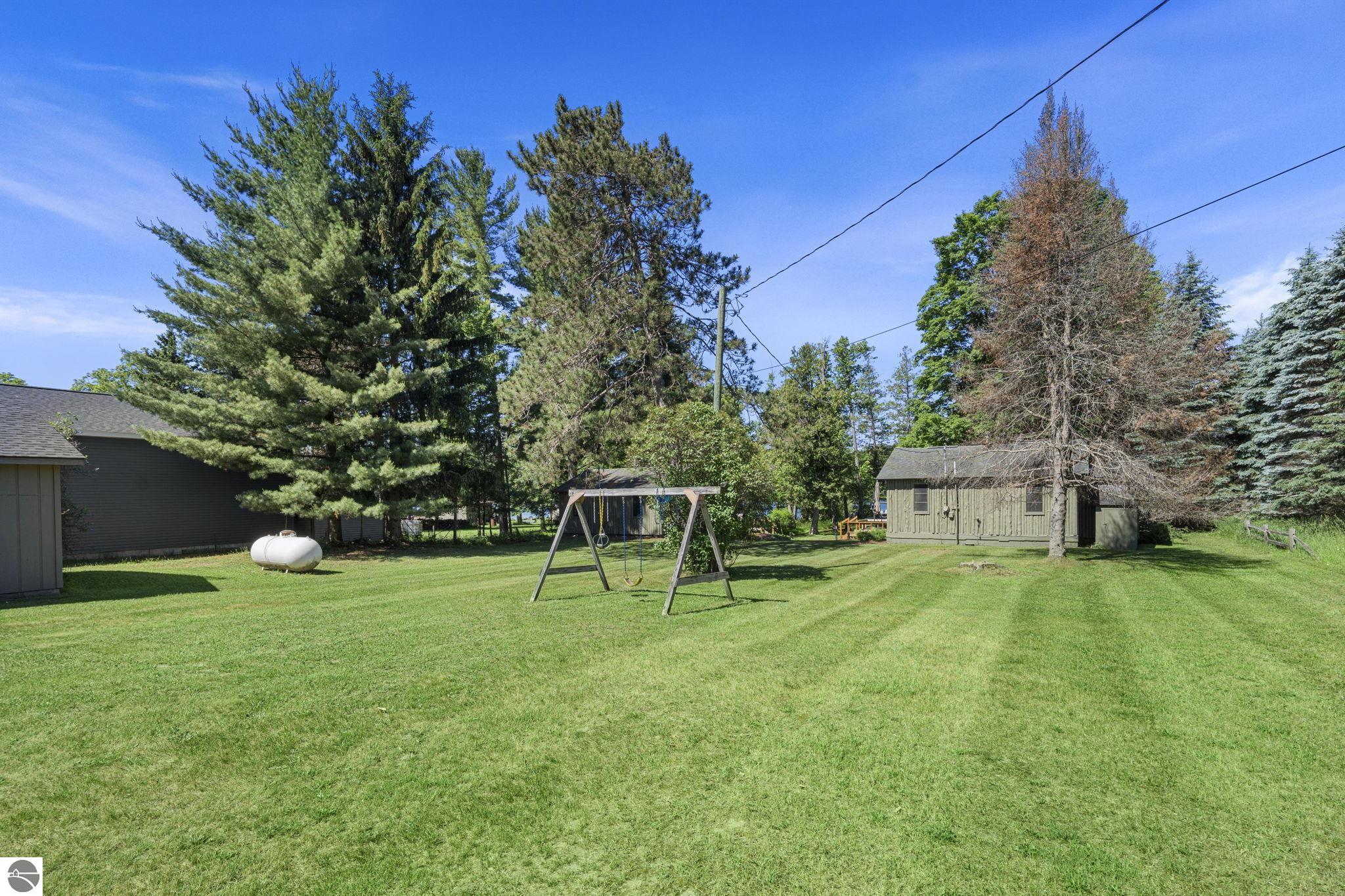 711 N Intermediate Lake Road