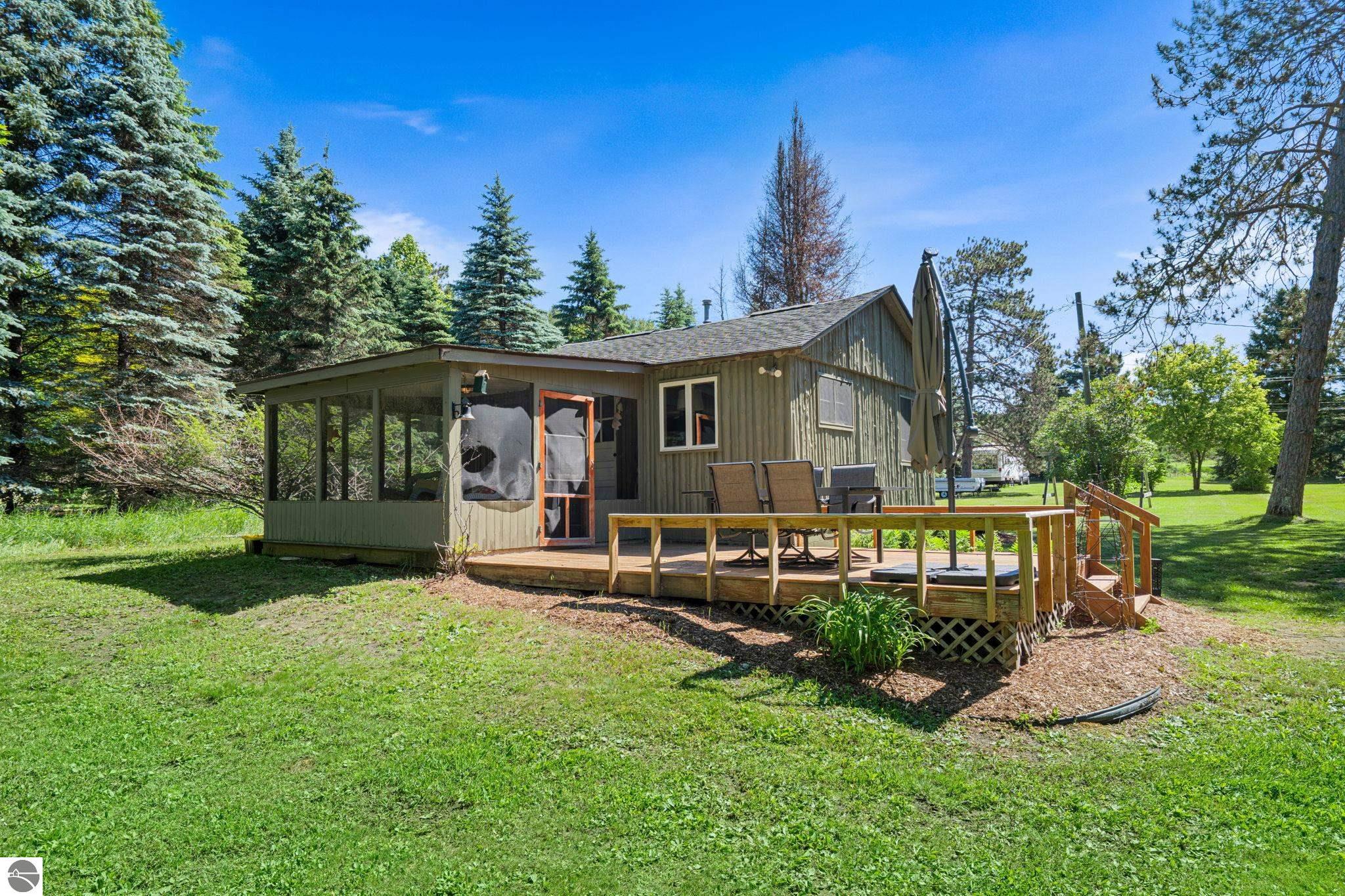 711 N Intermediate Lake Road