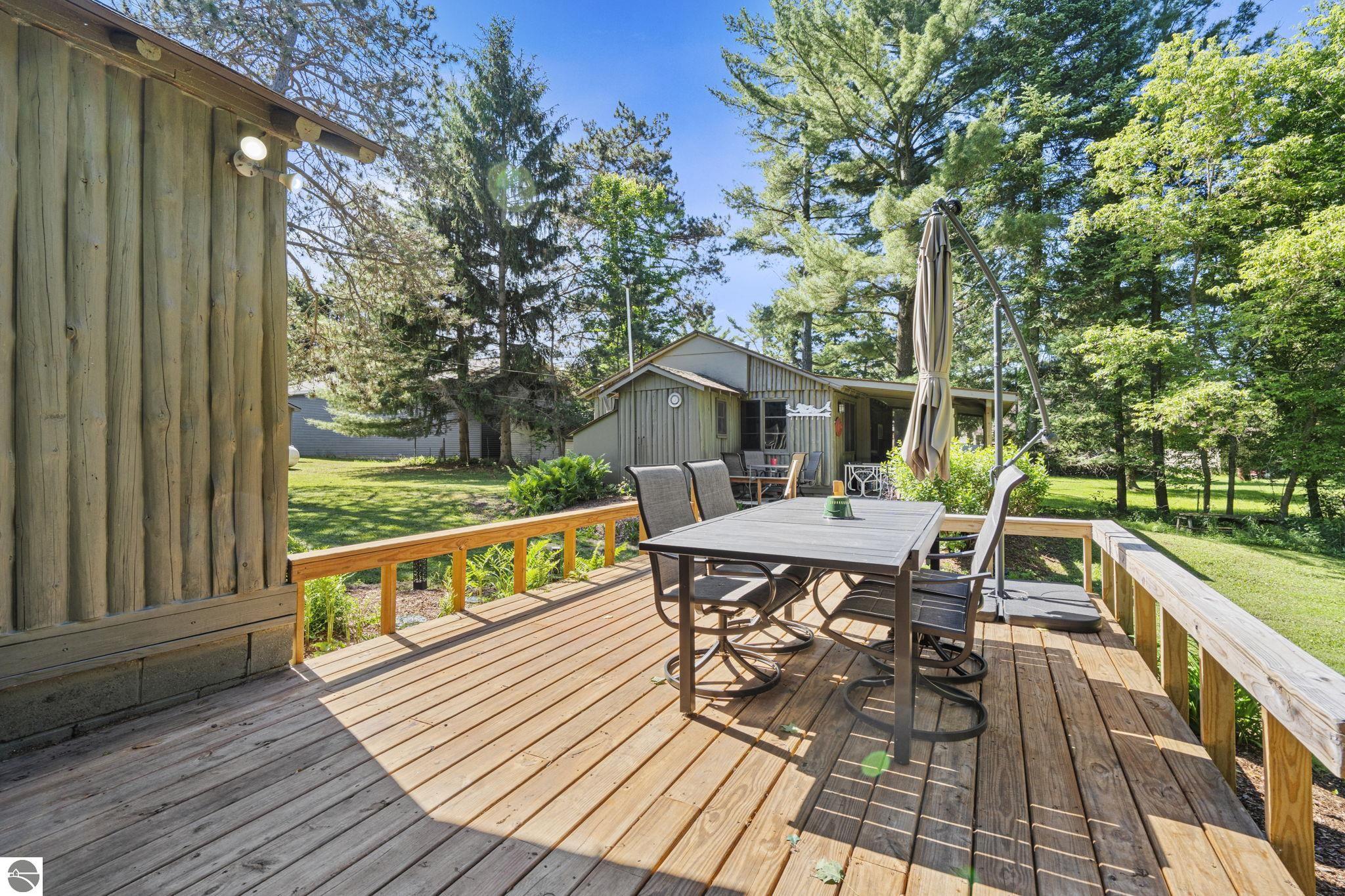 711 N Intermediate Lake Road