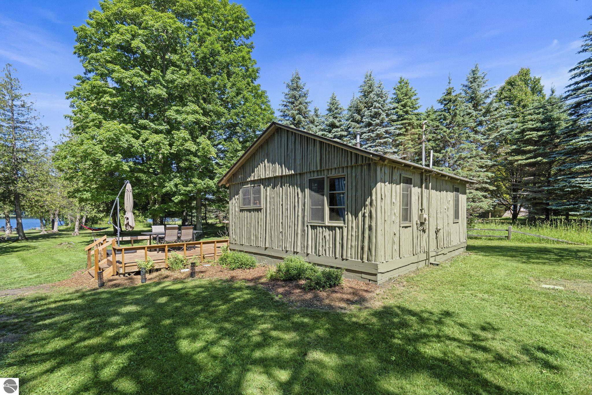 711 N Intermediate Lake Road