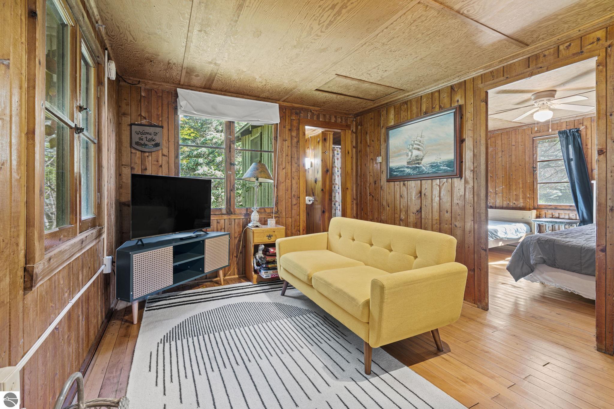 711 N Intermediate Lake Road
