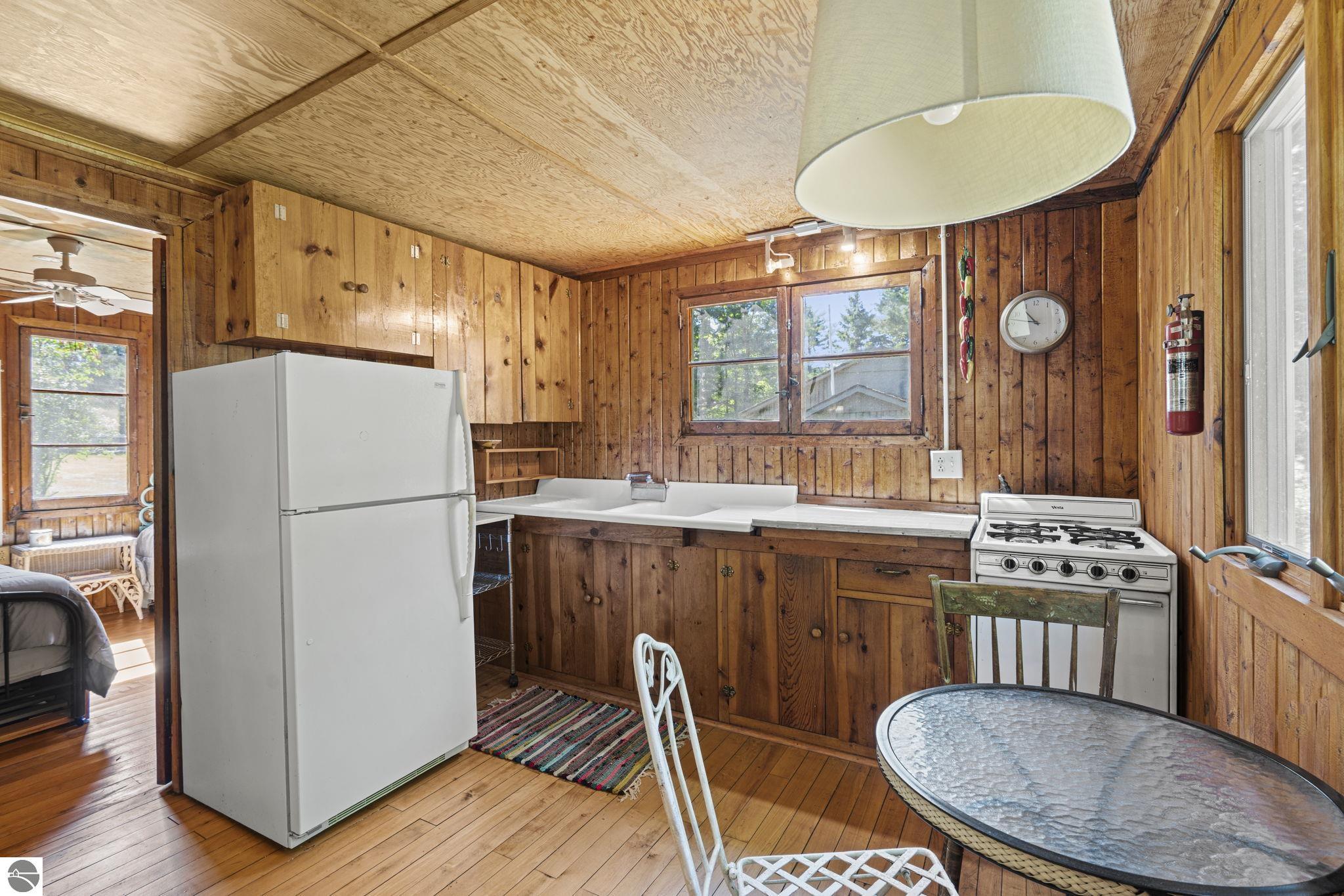 711 N Intermediate Lake Road