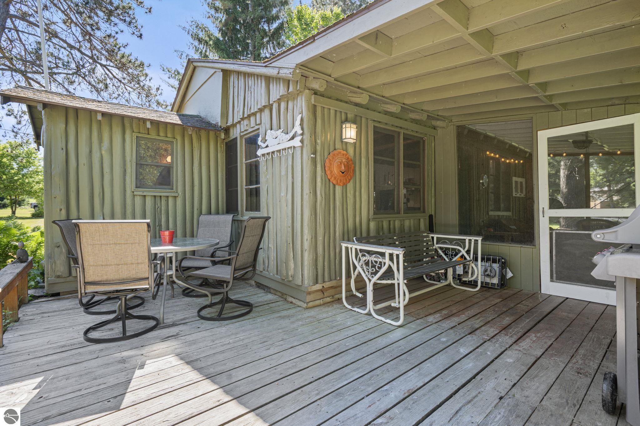 711 N Intermediate Lake Road