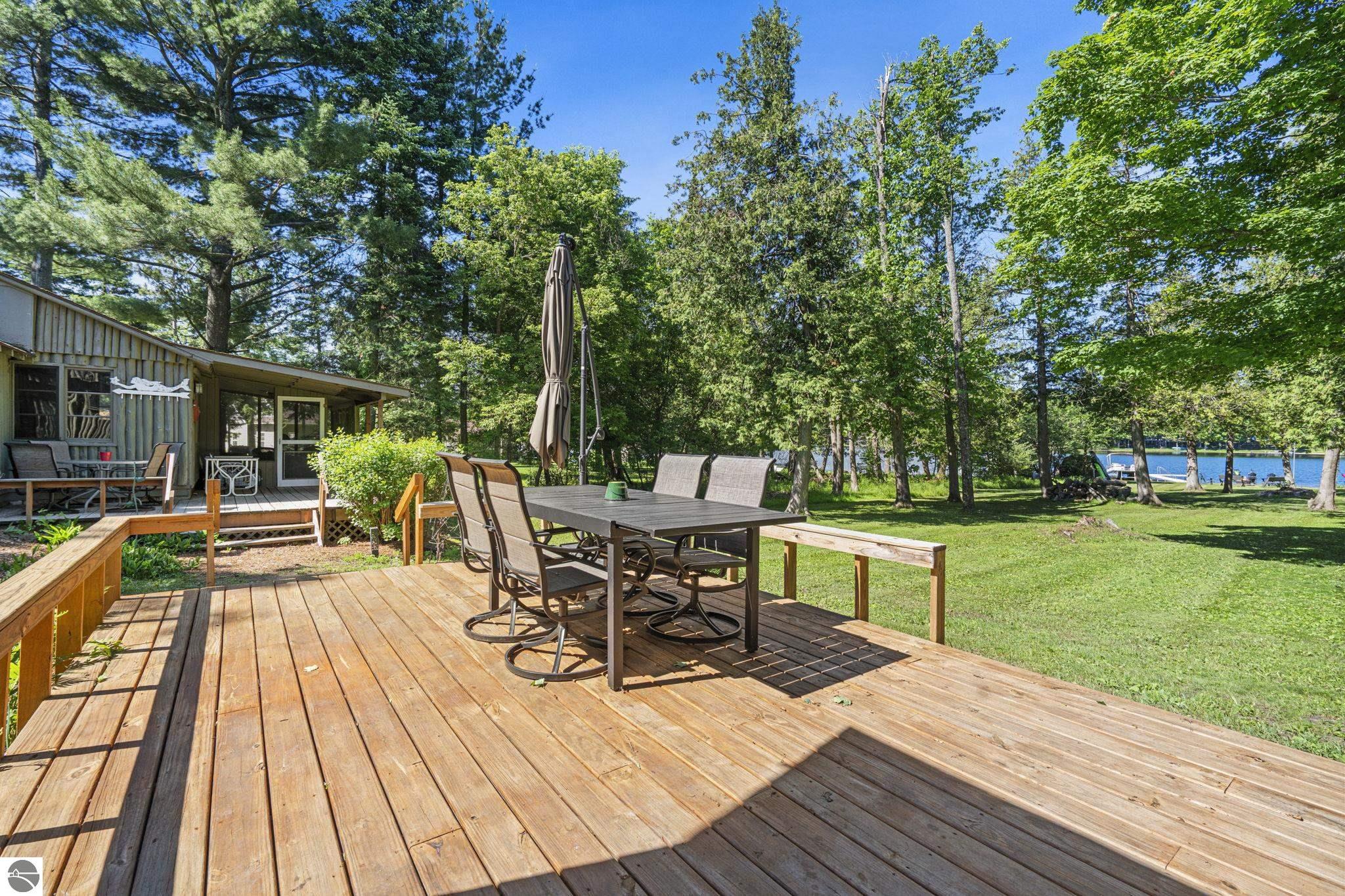 711 N Intermediate Lake Road