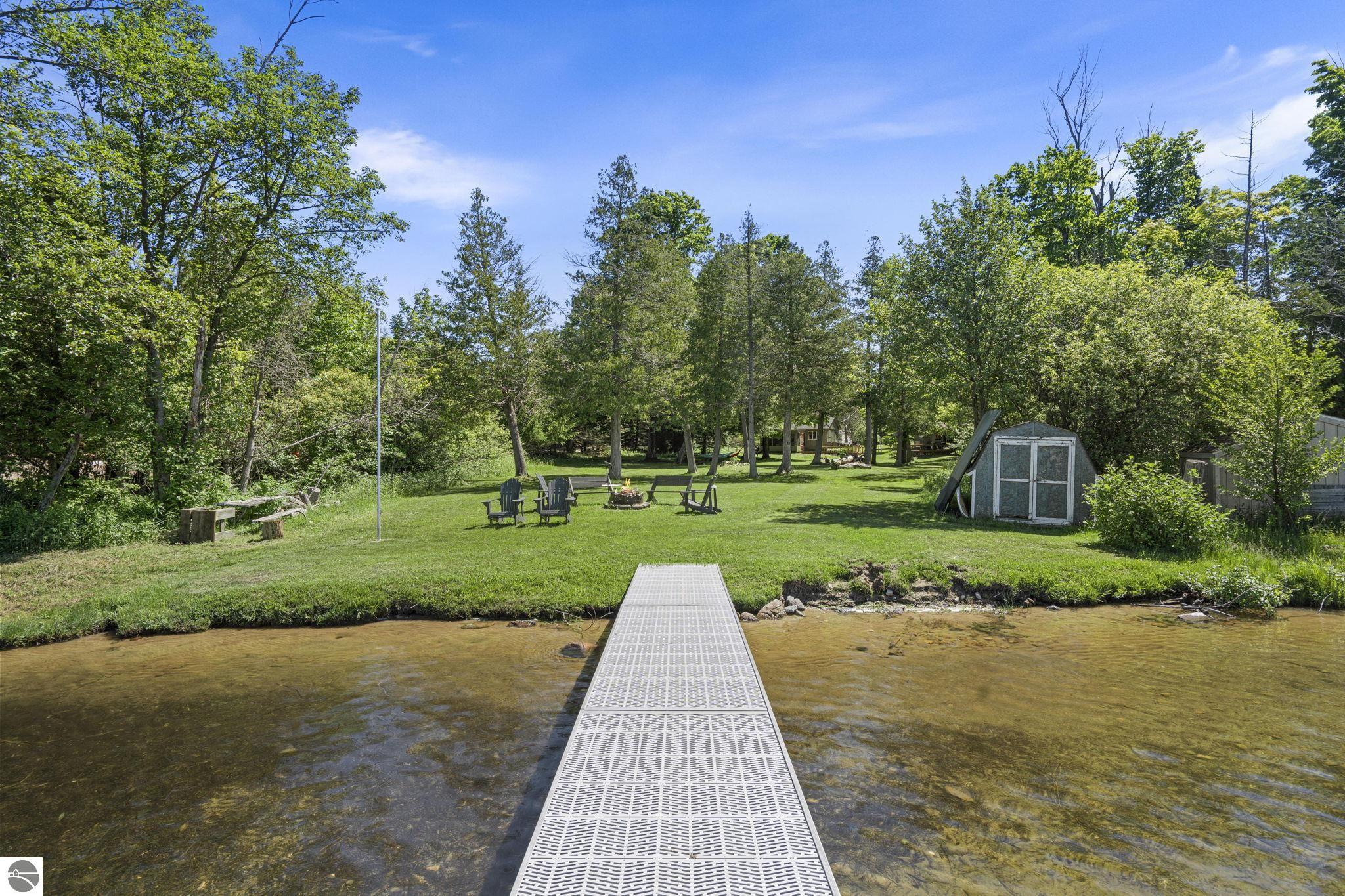 711 N Intermediate Lake Road