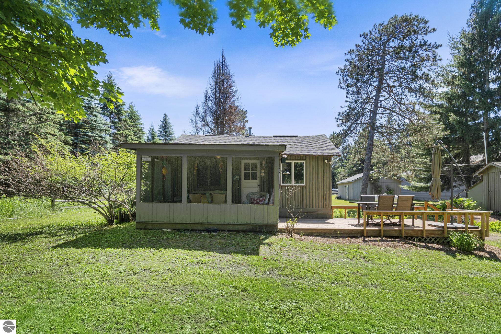 711 N Intermediate Lake Road