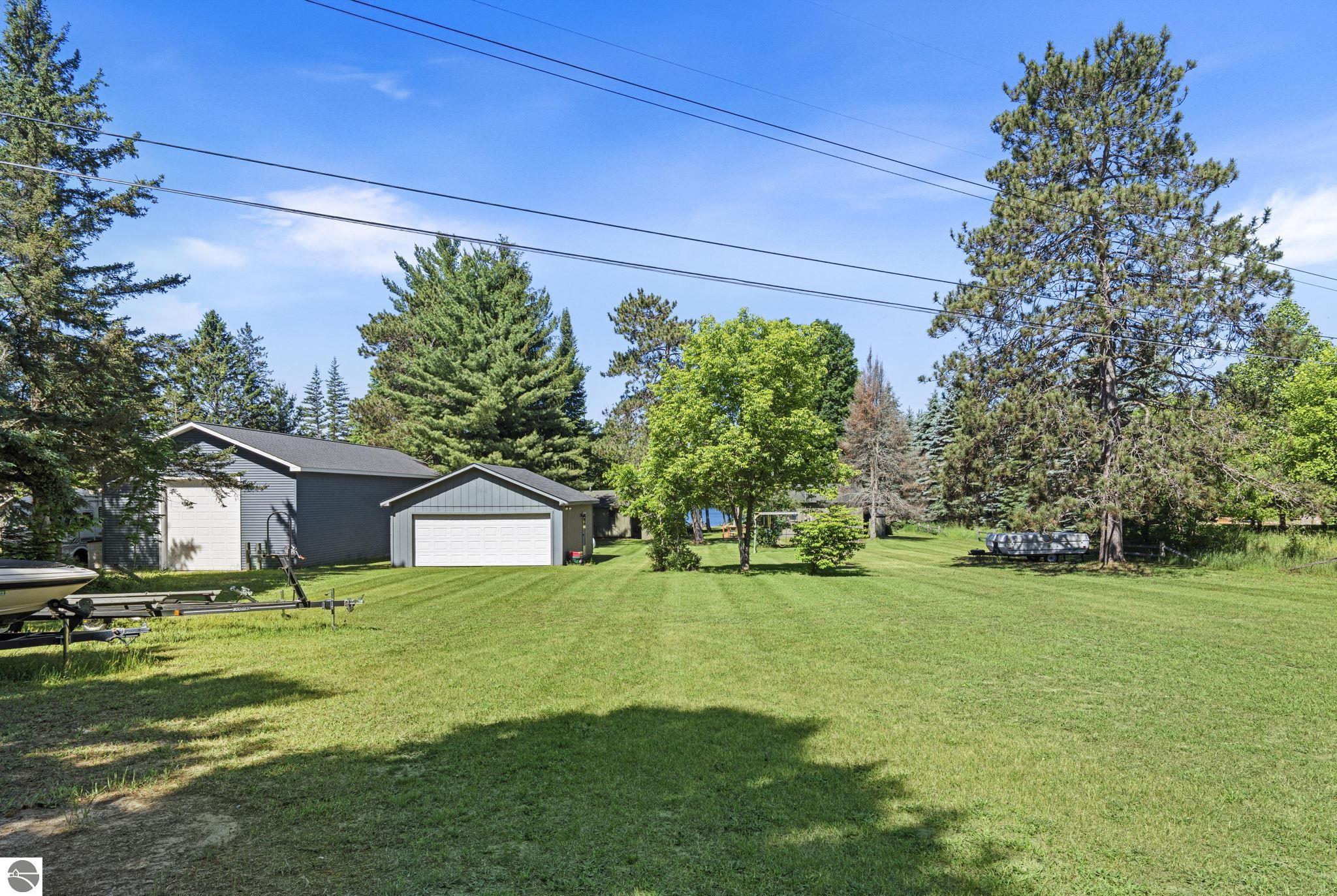 711 N Intermediate Lake Road
