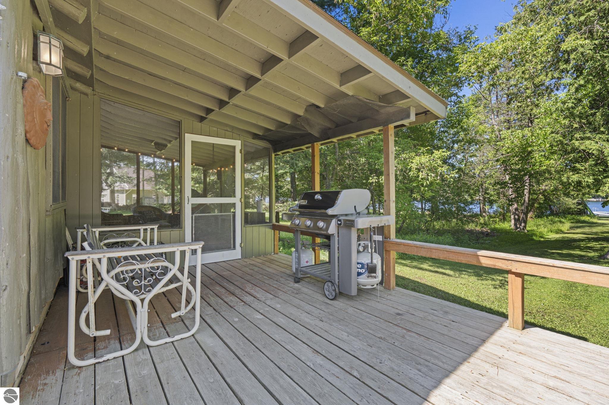 711 N Intermediate Lake Road