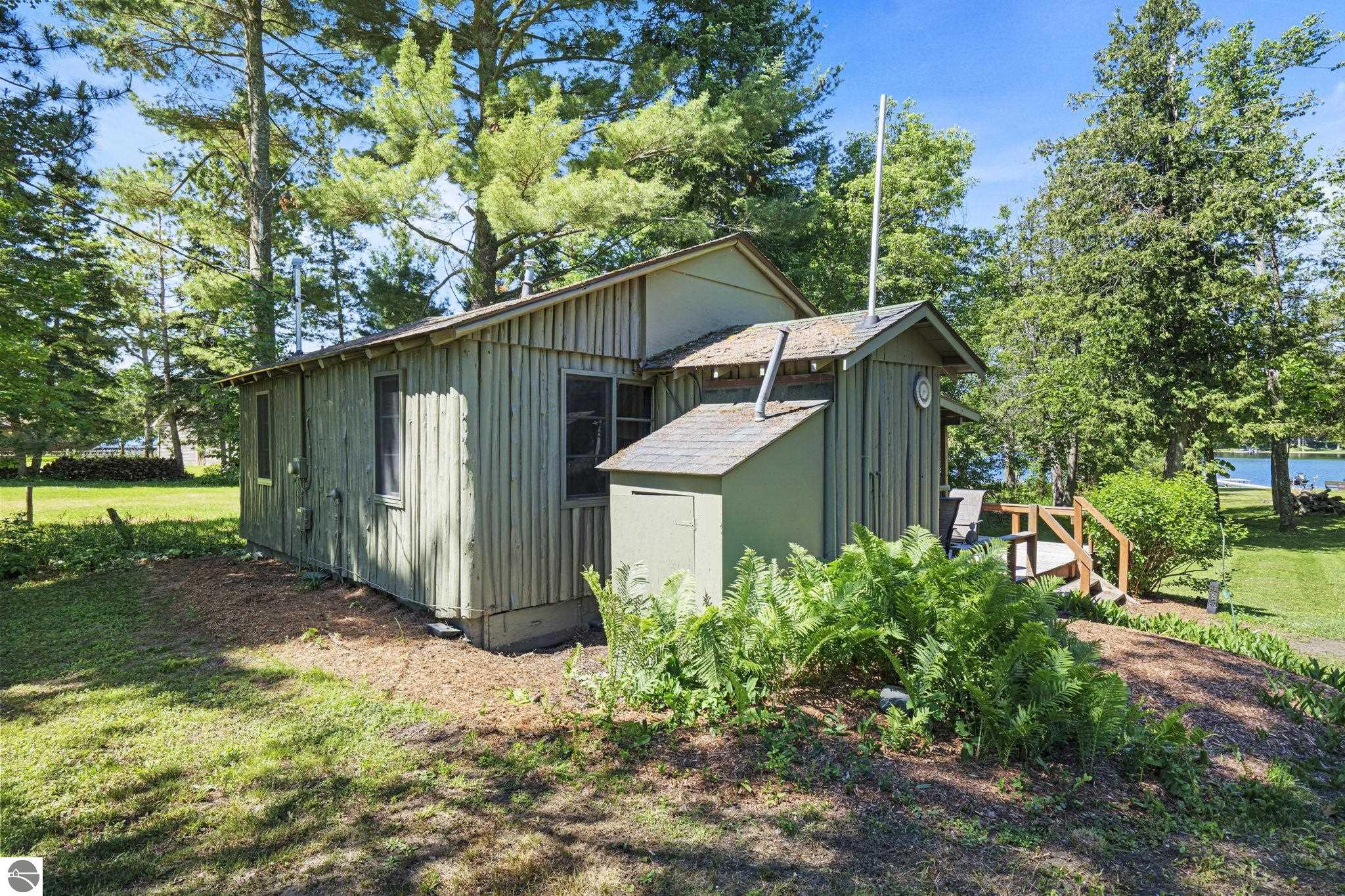 711 N Intermediate Lake Road