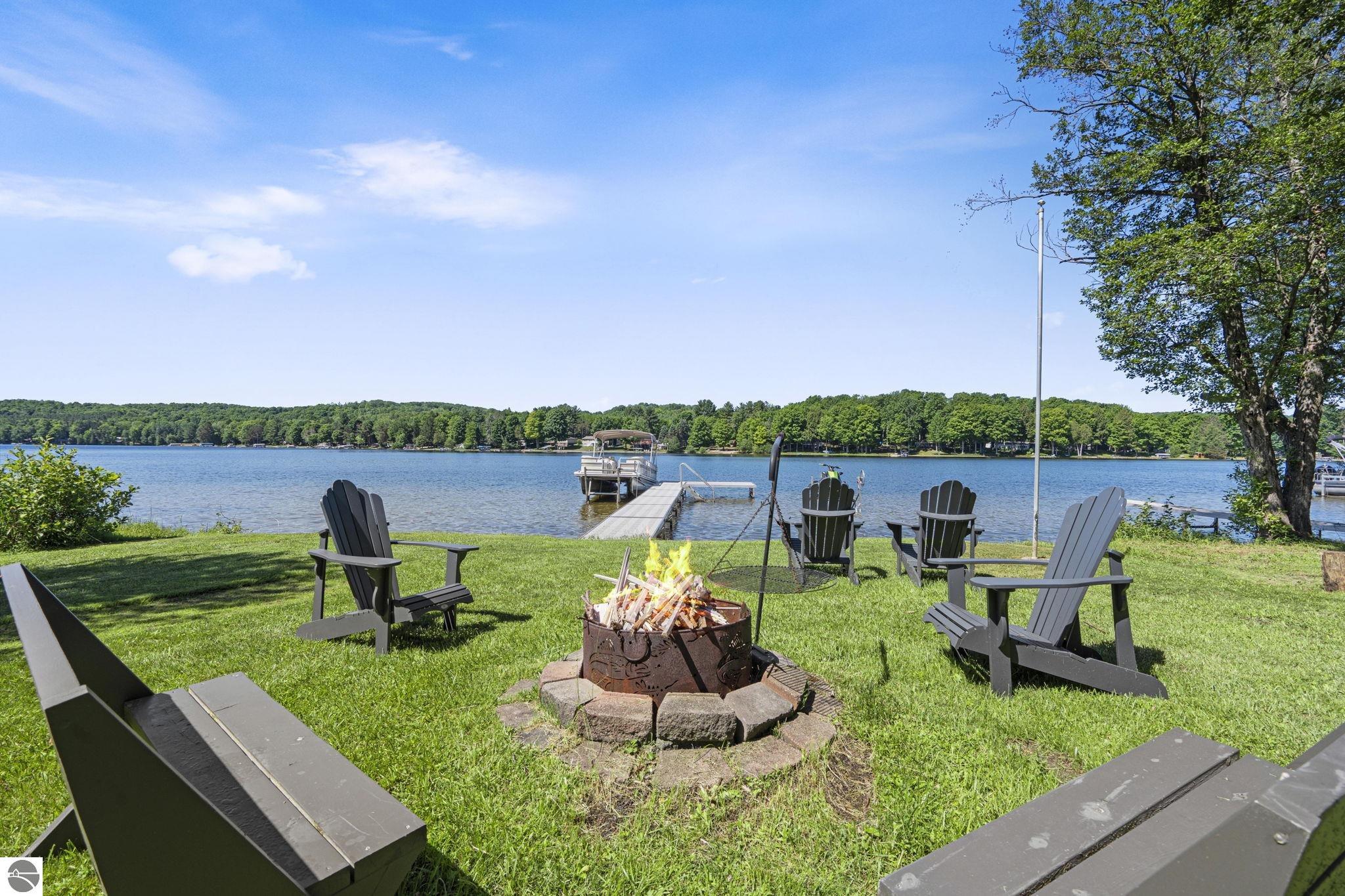 711 N Intermediate Lake Road