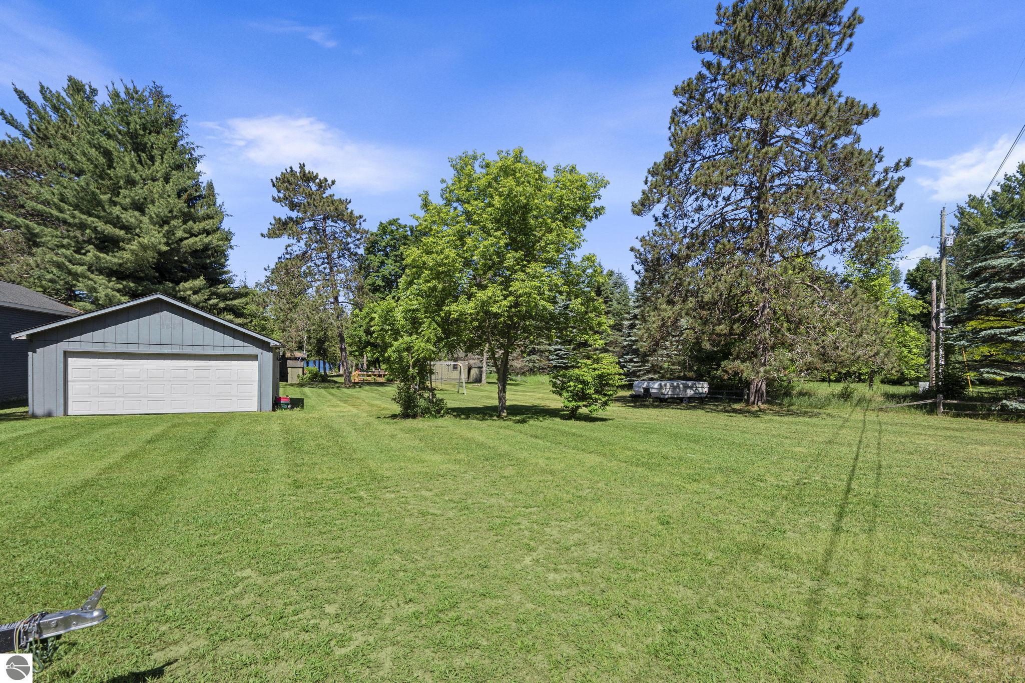 711 N Intermediate Lake Road