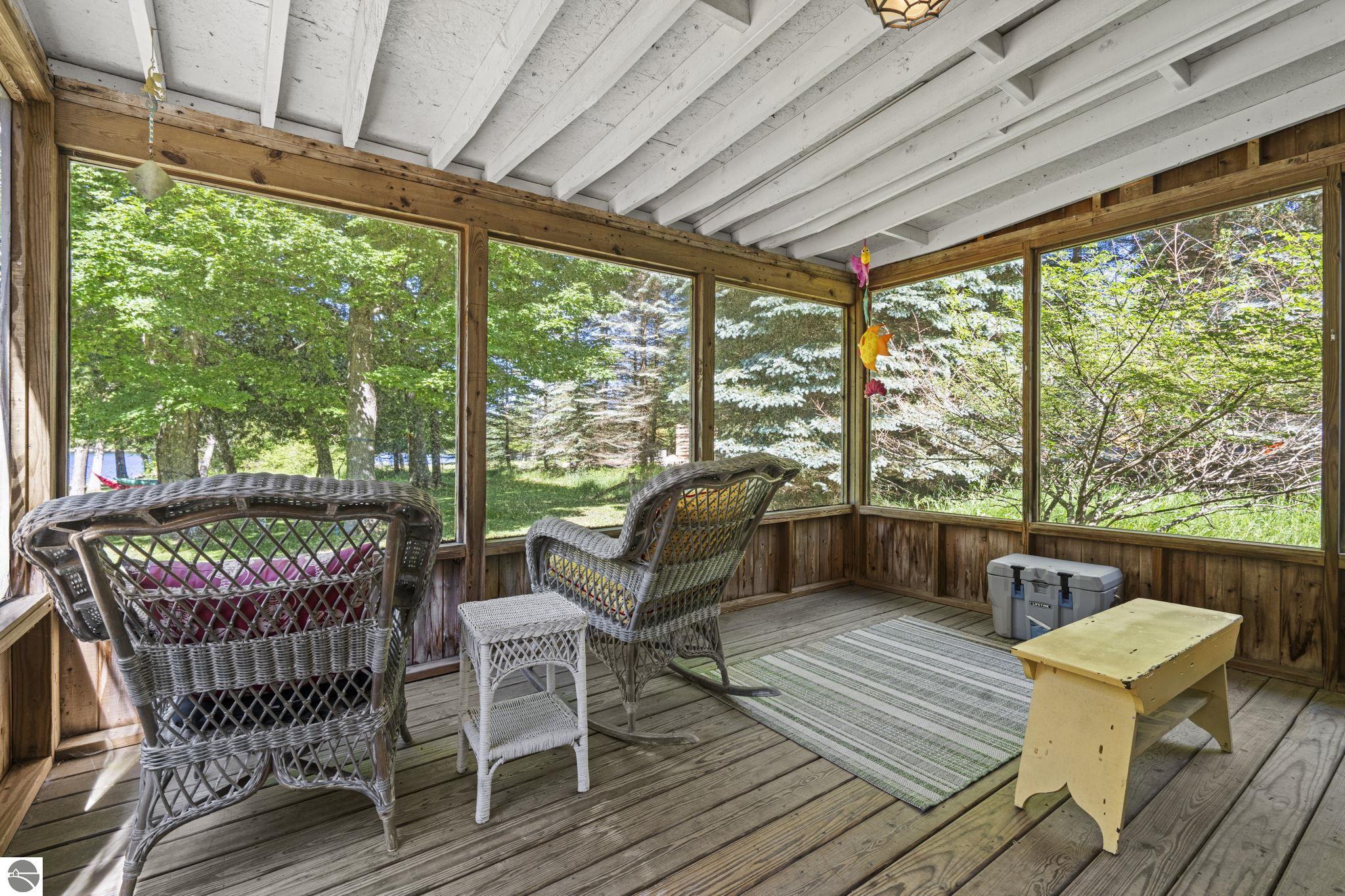 711 N Intermediate Lake Road