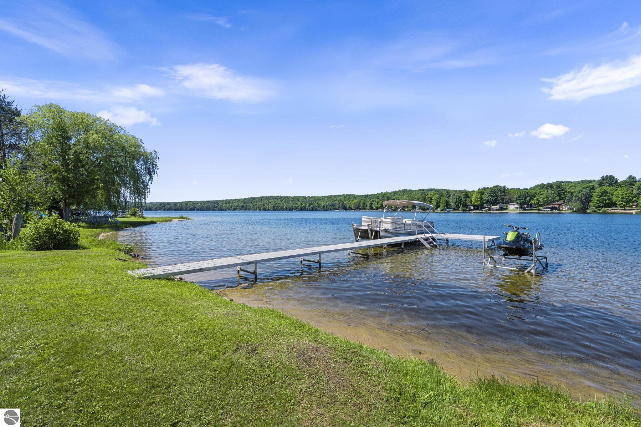 711 N Intermediate Lake Road