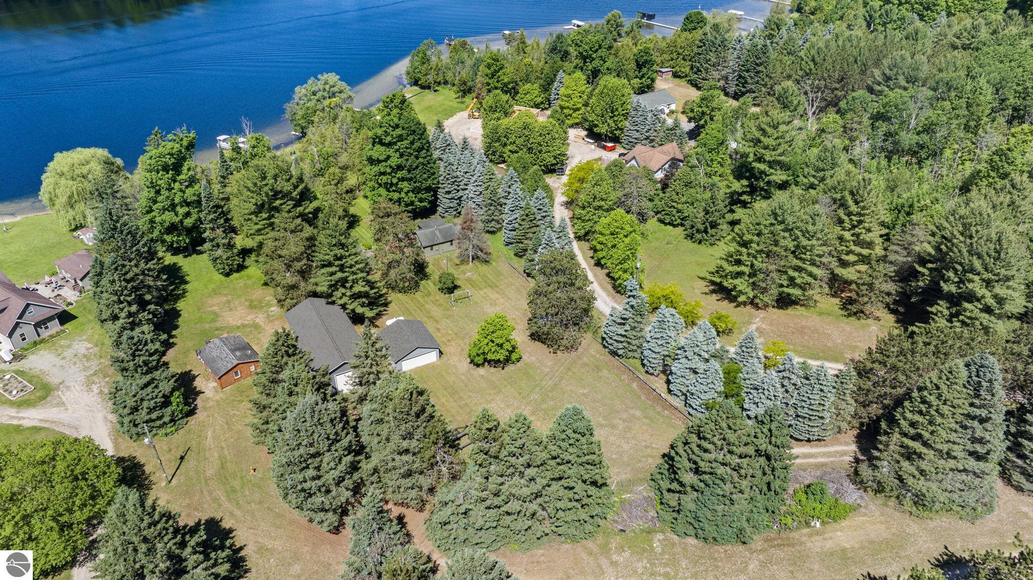 711 N Intermediate Lake Road