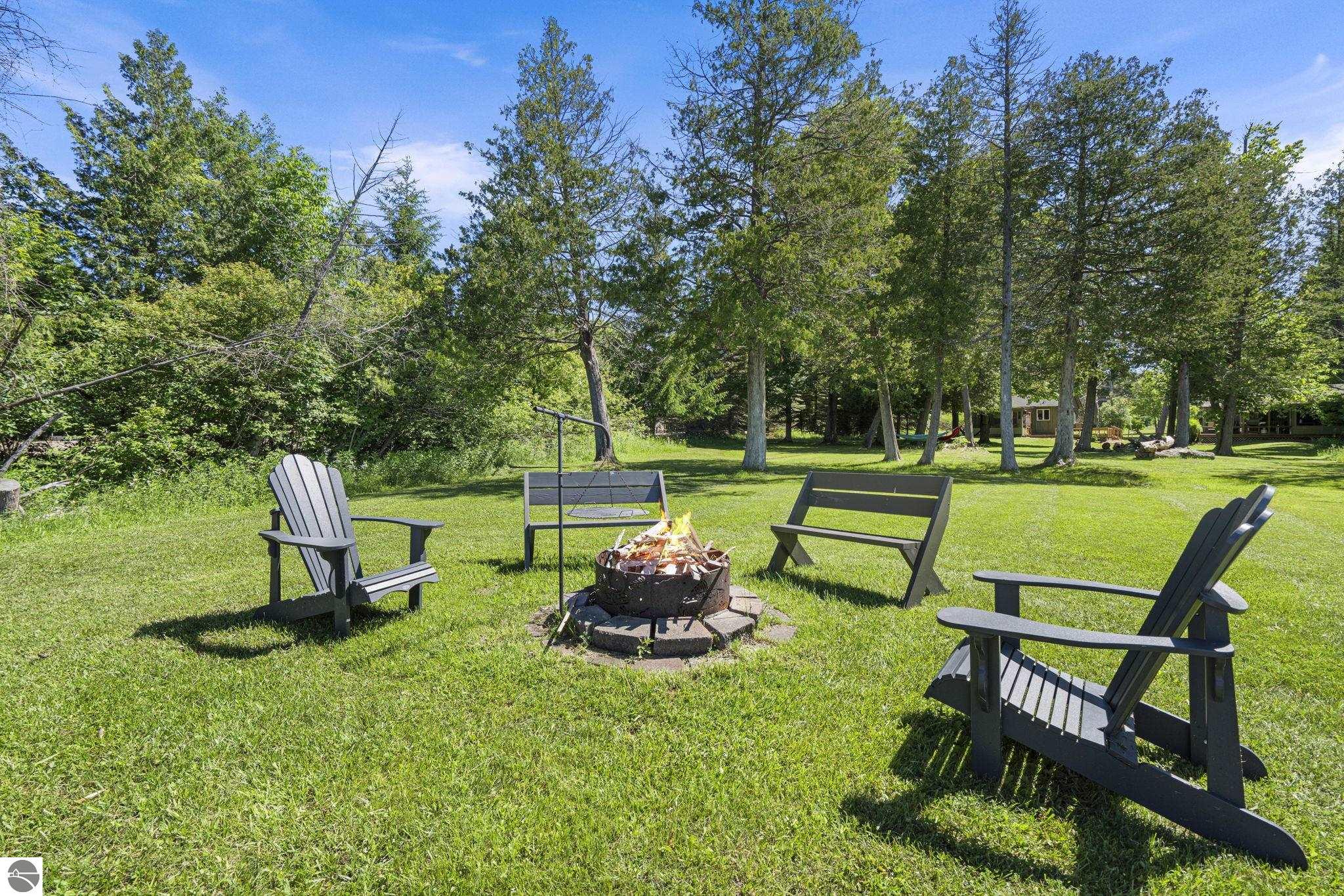 711 N Intermediate Lake Road