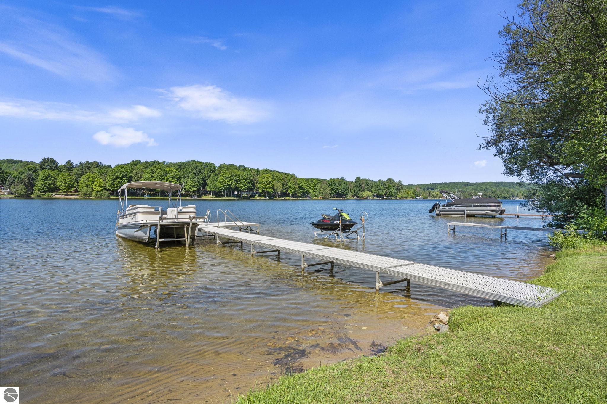 711 N Intermediate Lake Road