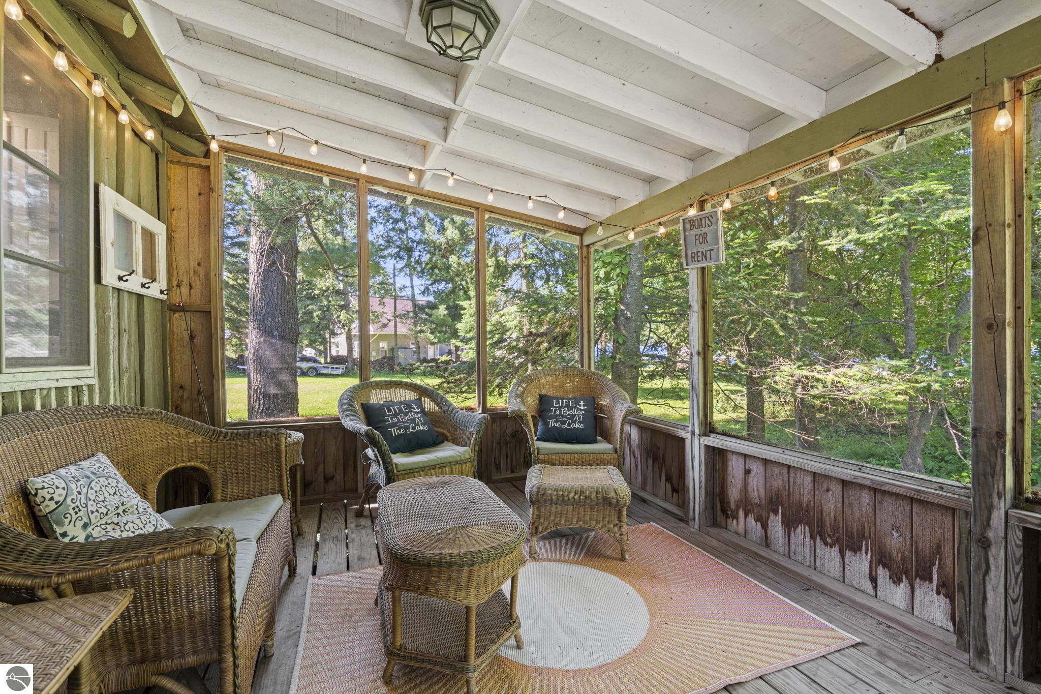 711 N Intermediate Lake Road