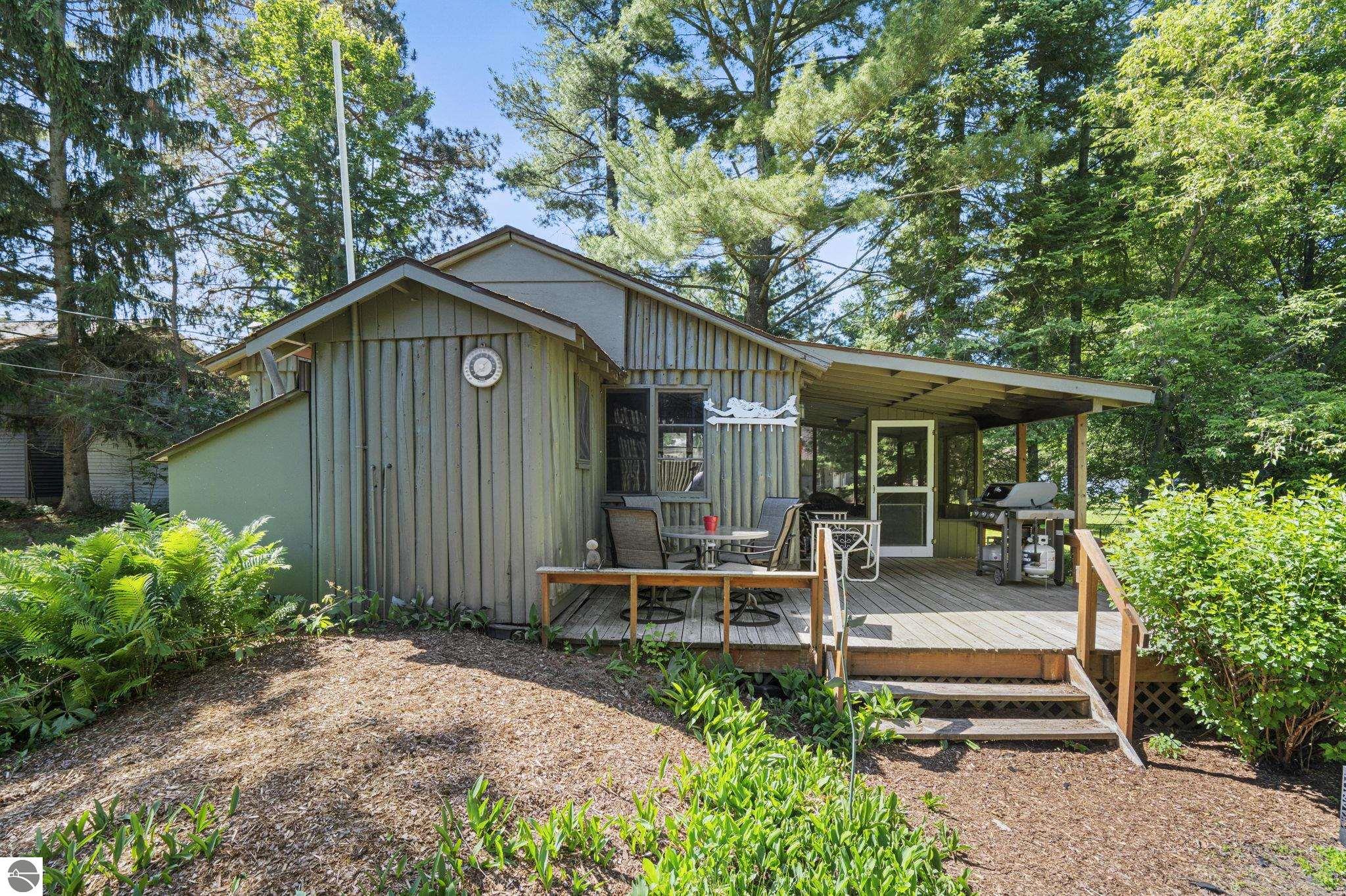 711 N Intermediate Lake Road