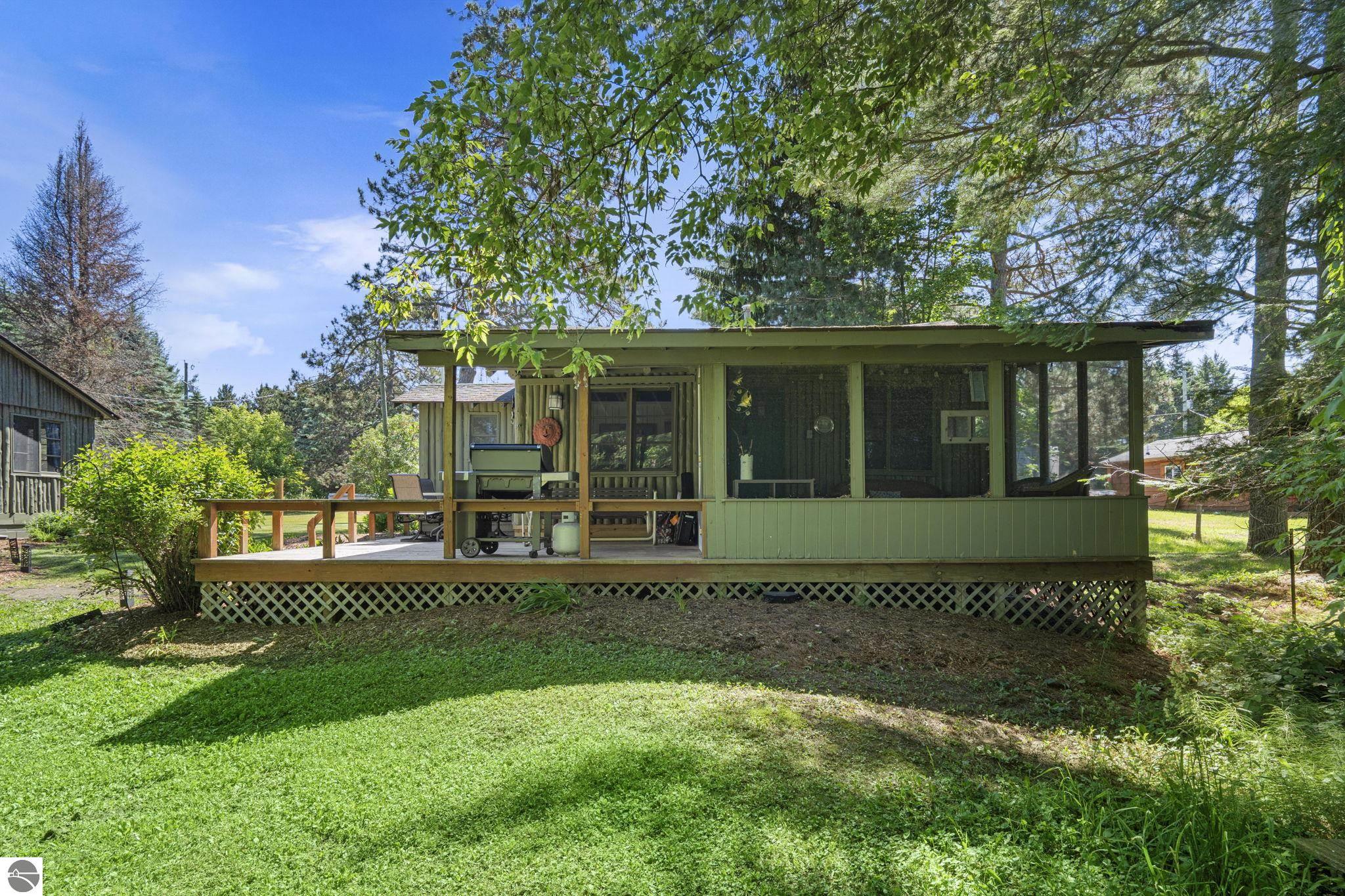 711 N Intermediate Lake Road
