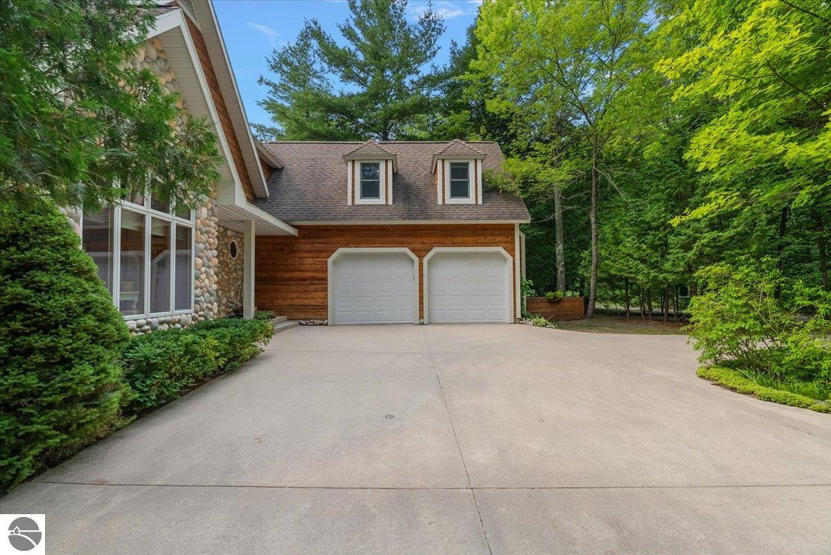 407 N Twin Pines Drive