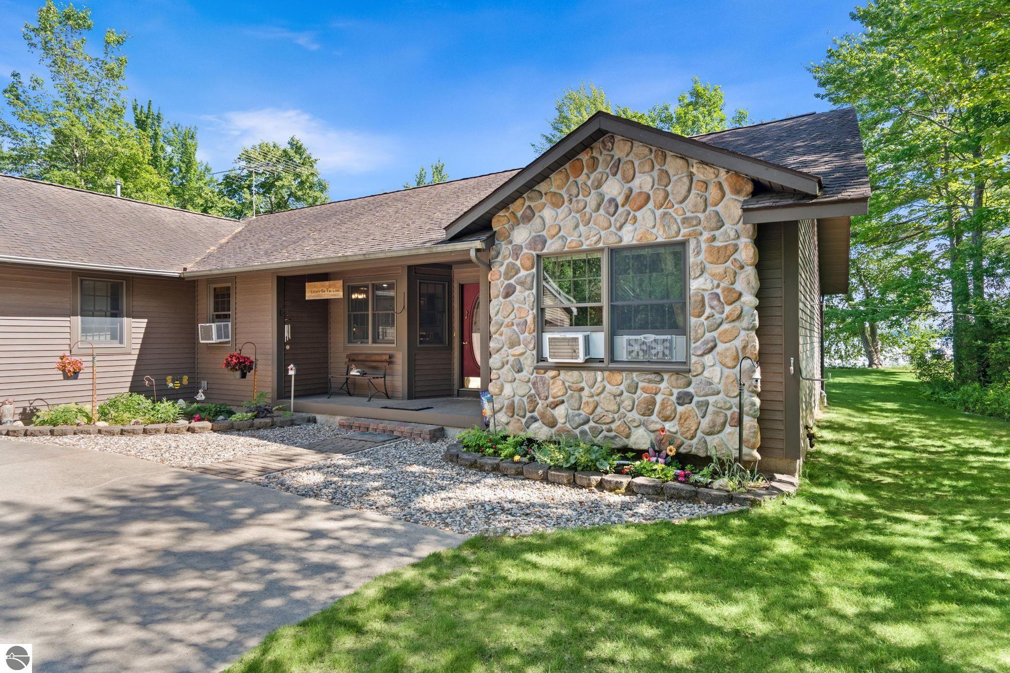 8585 Strawberry Point Road