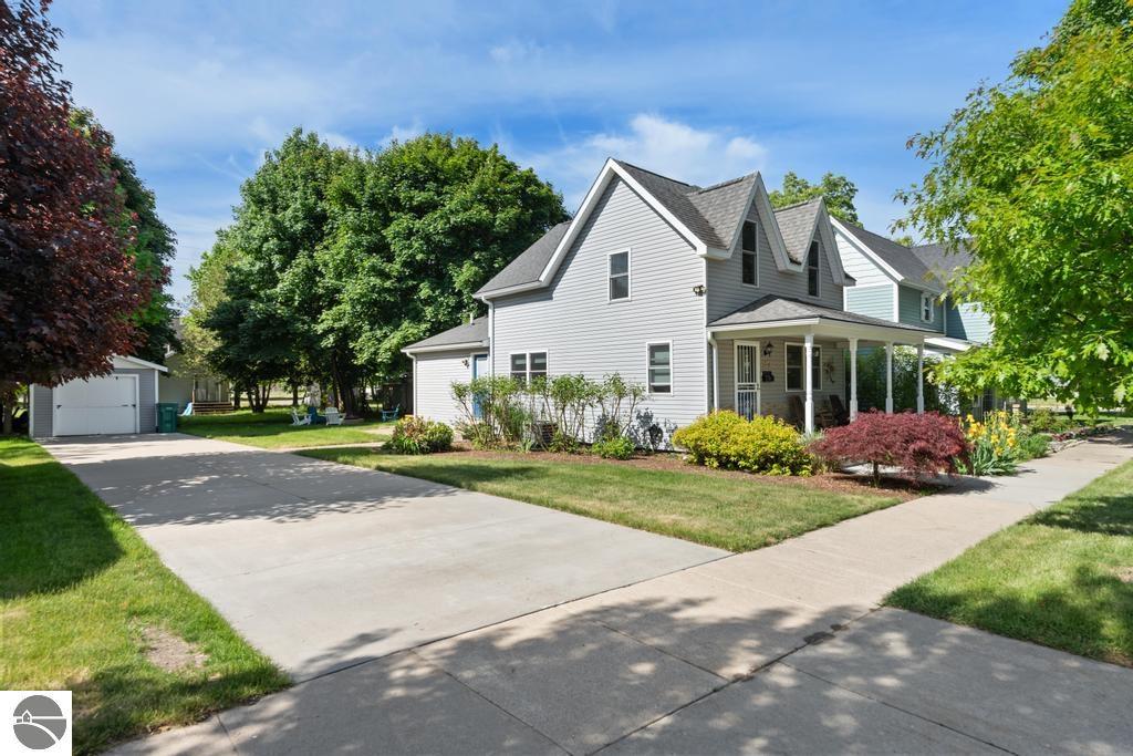 112 W Lincoln Street