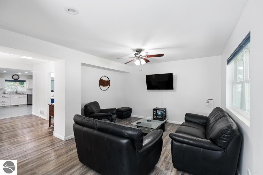 112 W Lincoln Street