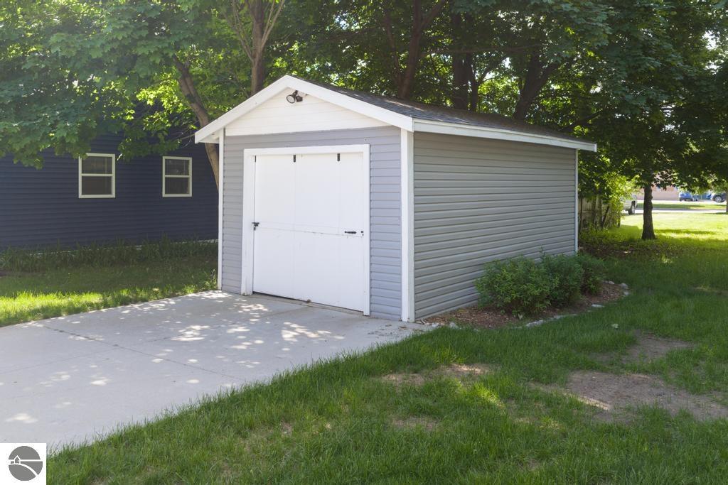 112 W Lincoln Street