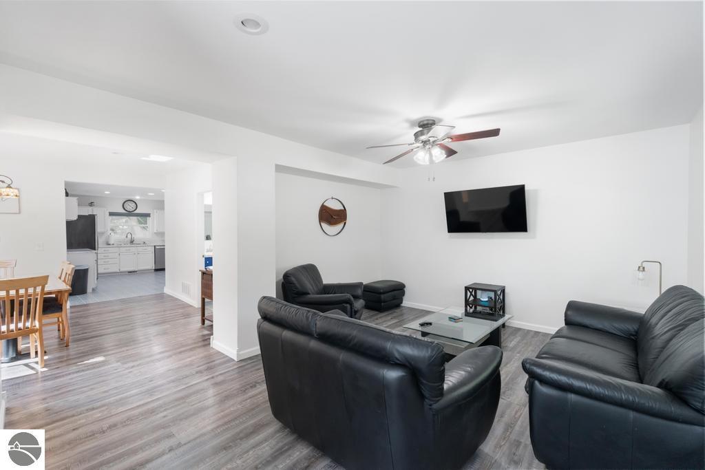 112 W Lincoln Street