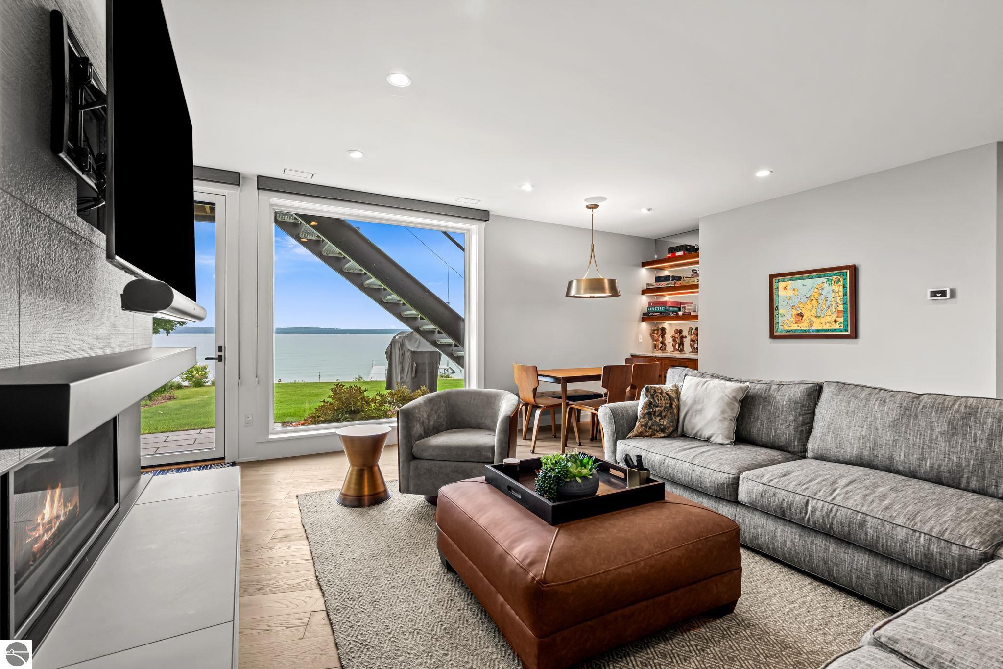 9669 Peninsula Drive