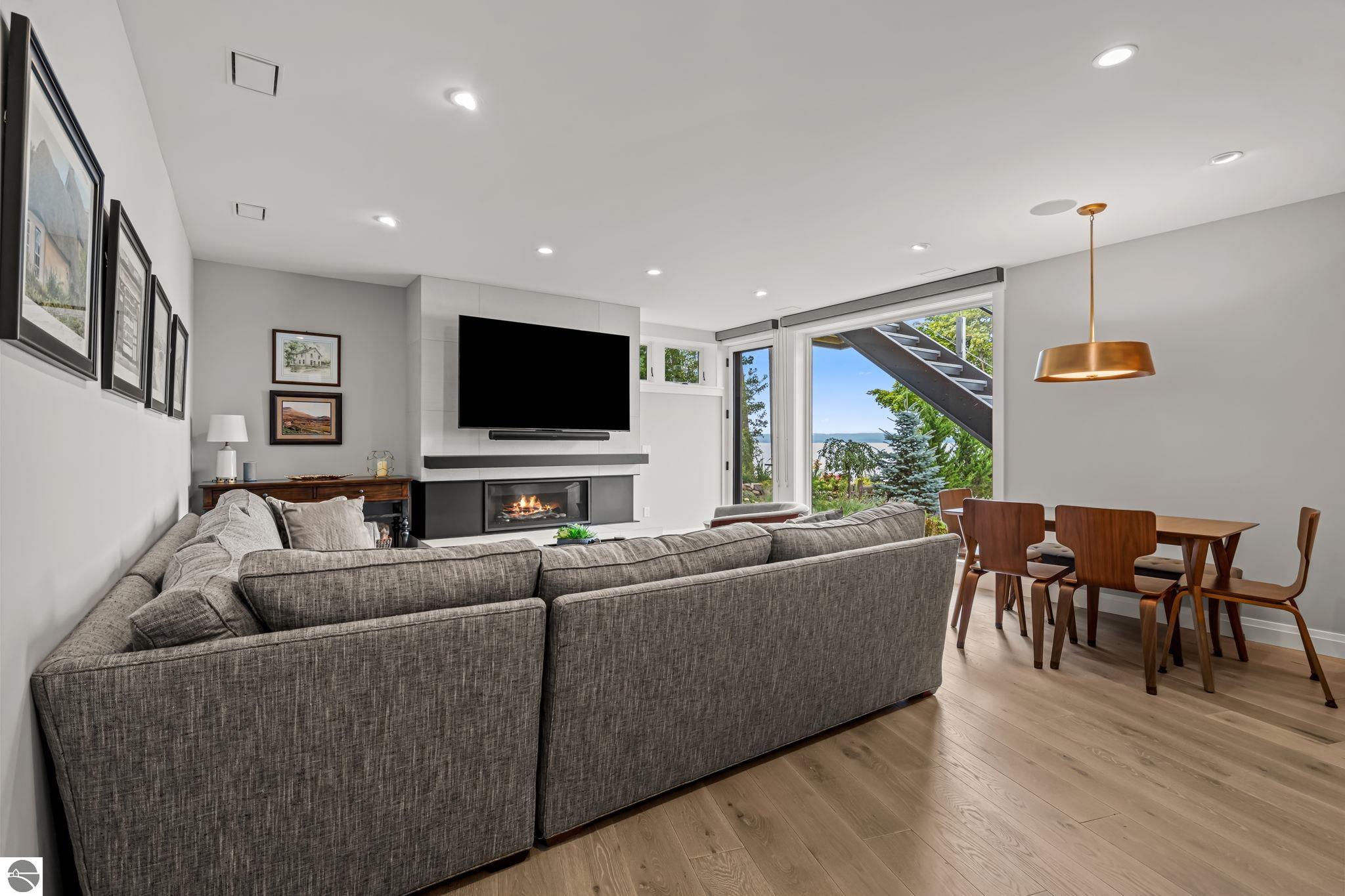 9669 Peninsula Drive