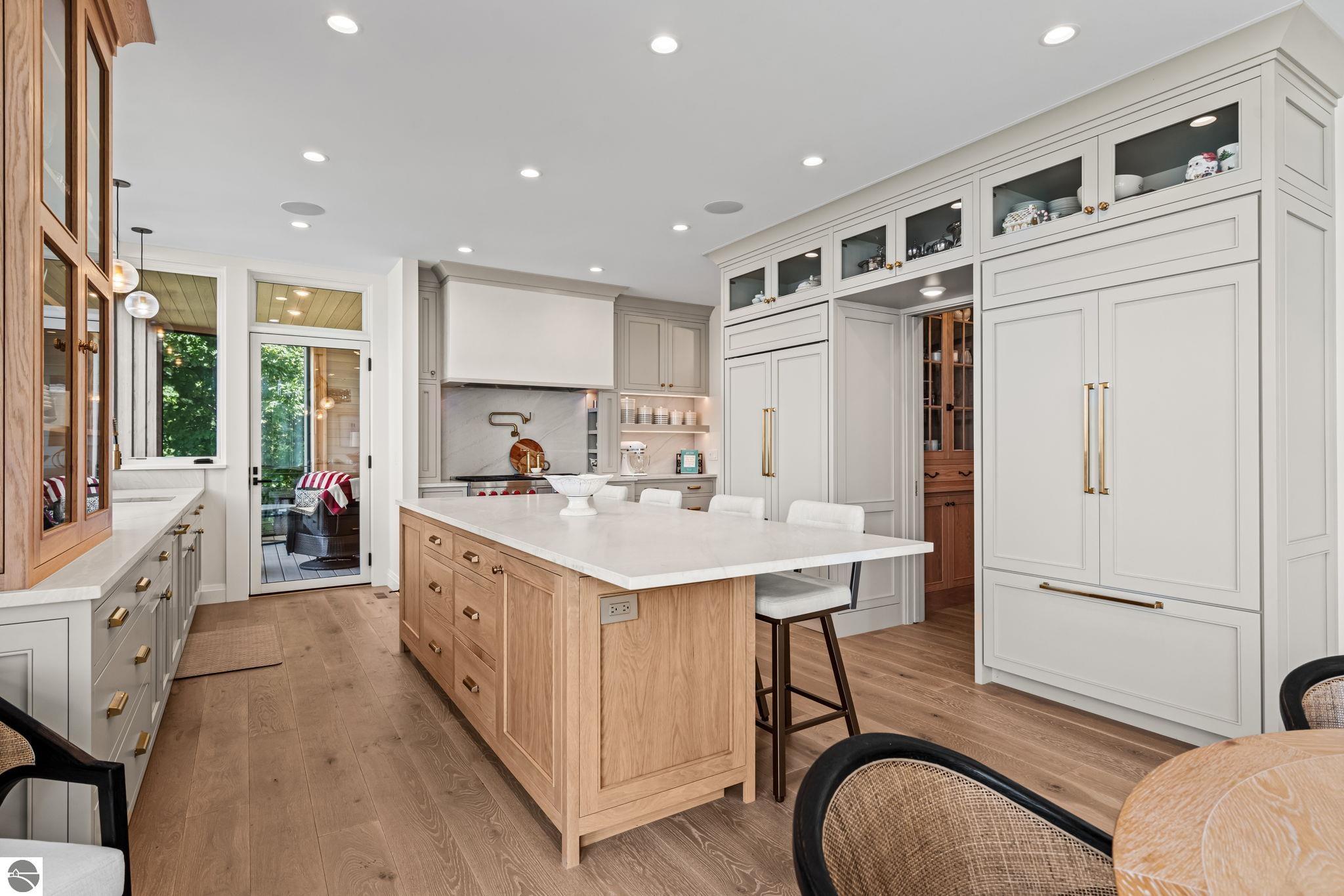 9669 Peninsula Drive