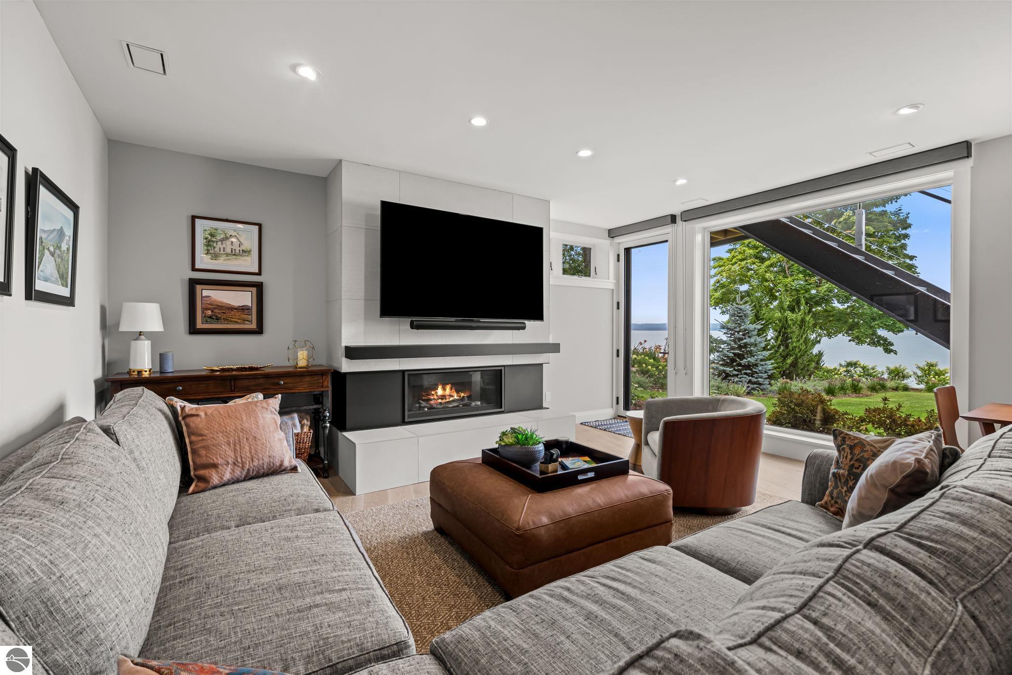 9669 Peninsula Drive