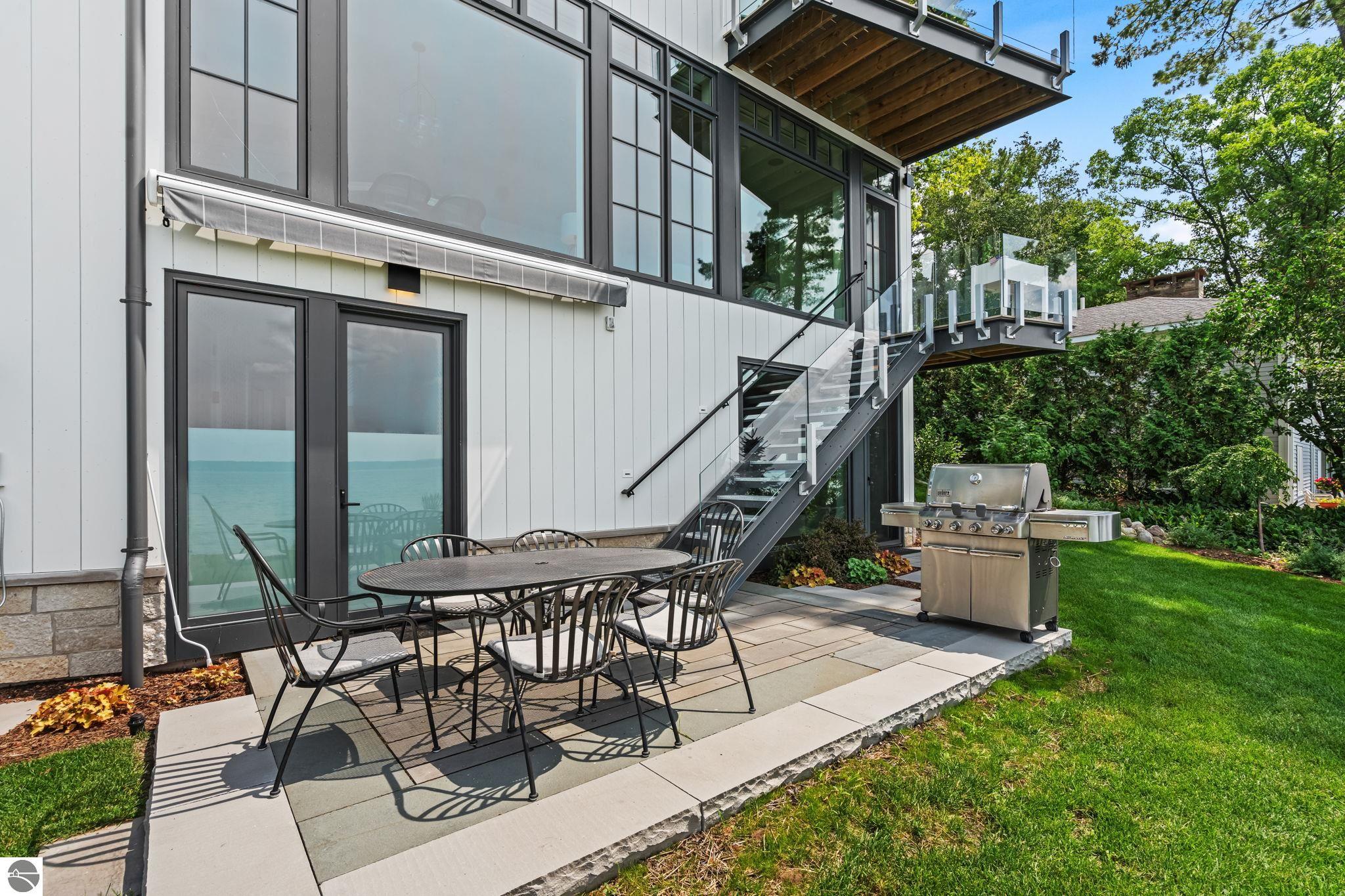 9669 Peninsula Drive