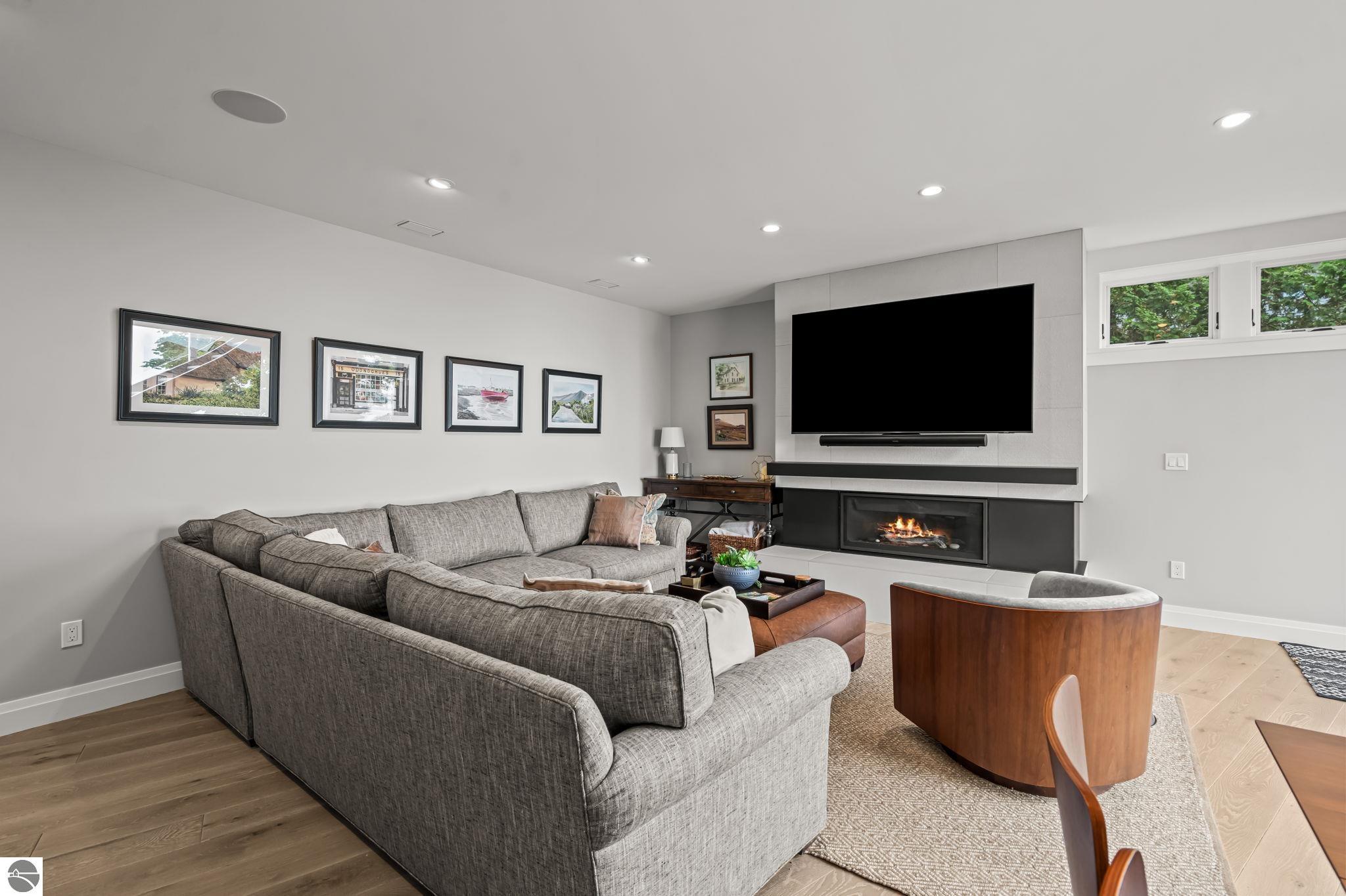 9669 Peninsula Drive
