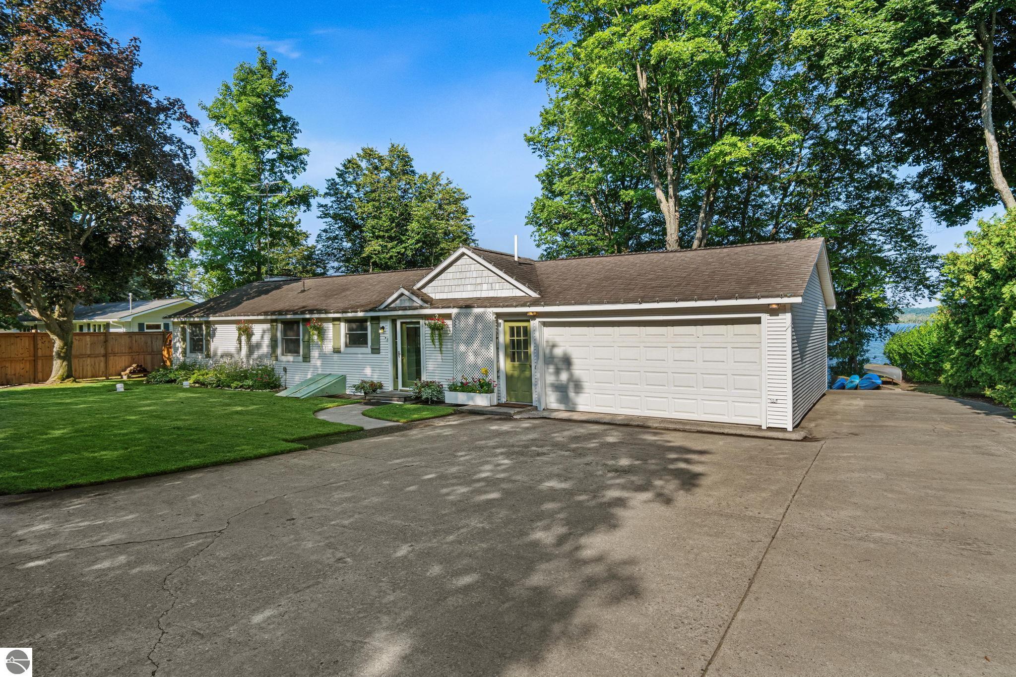 7838 S Lakeview