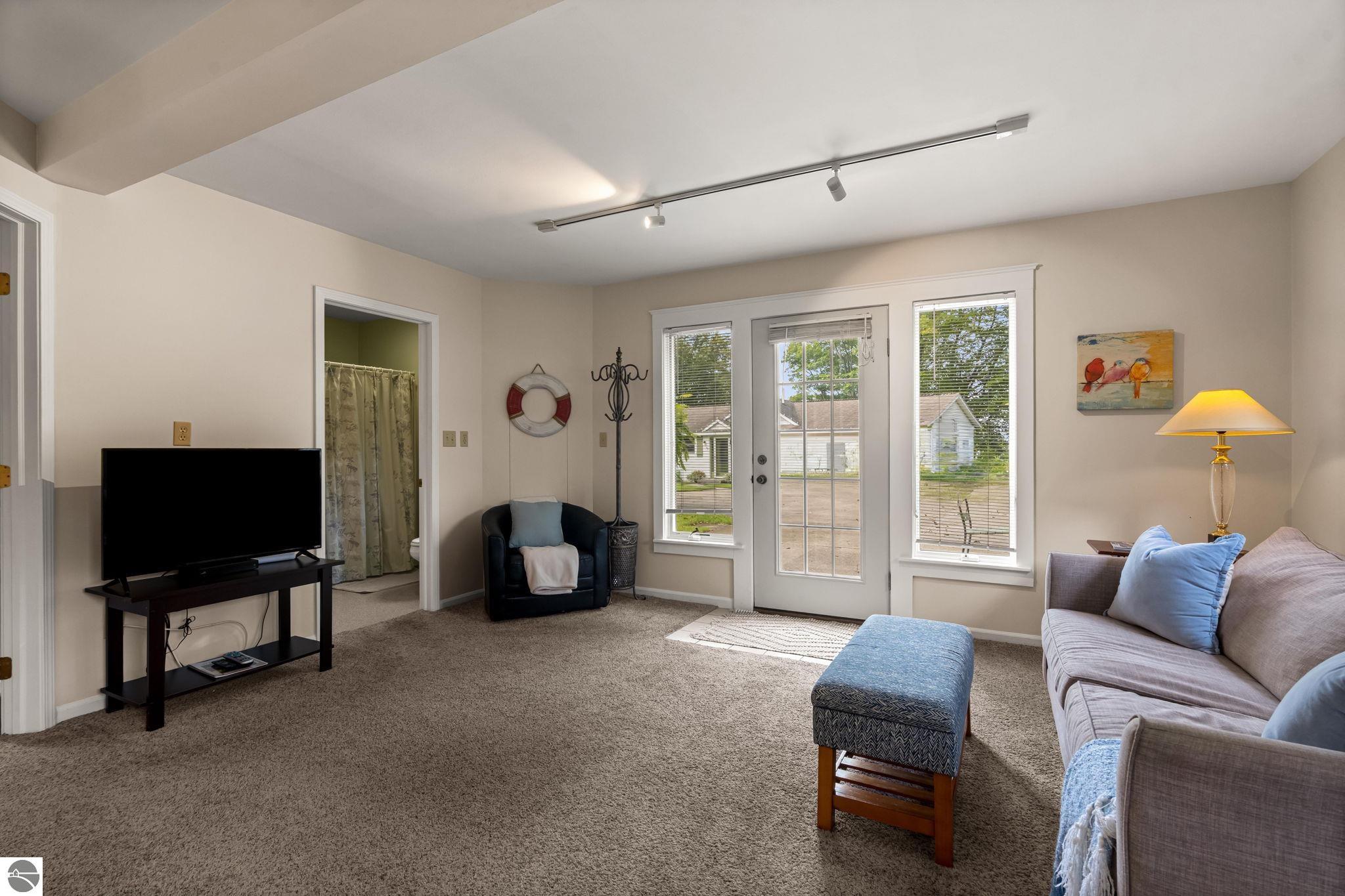 7838 S Lakeview