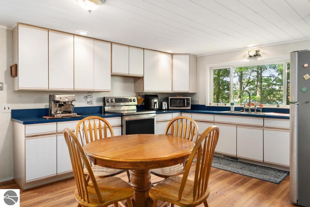 4411 Lakeview Trail