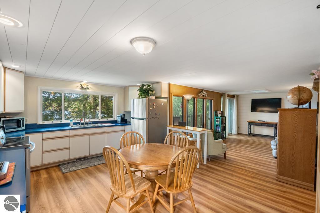 4411 Lakeview Trail