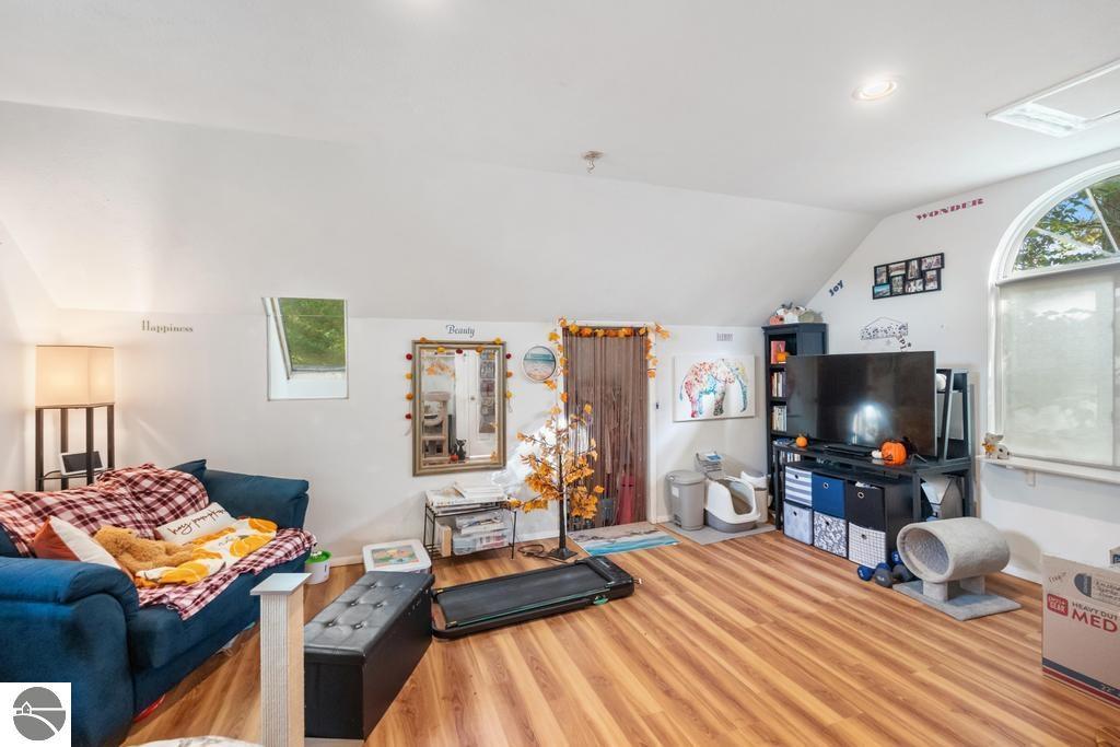 4411 Lakeview Trail