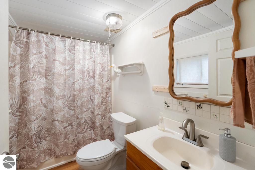 4411 Lakeview Trail