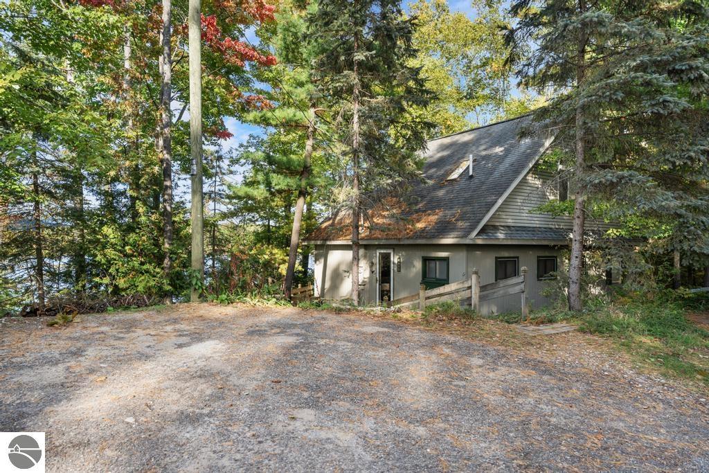 4411 Lakeview Trail