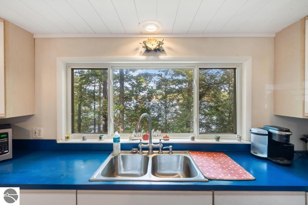 4411 Lakeview Trail