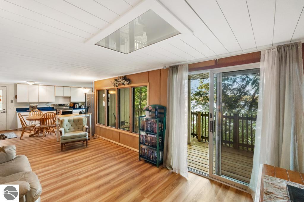 4411 Lakeview Trail