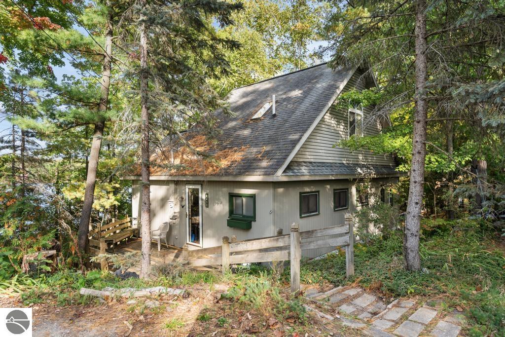 4411 Lakeview Trail