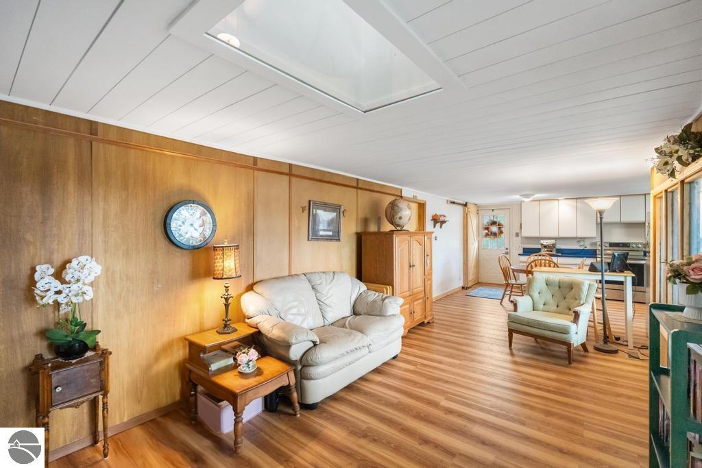 4411 Lakeview Trail
