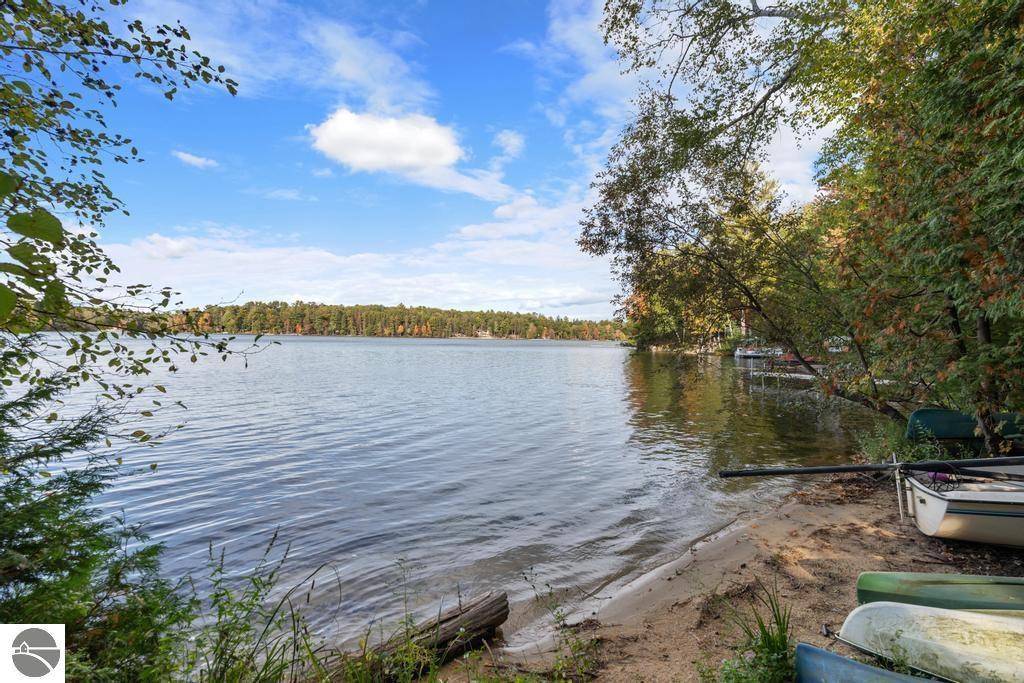 4411 Lakeview Trail