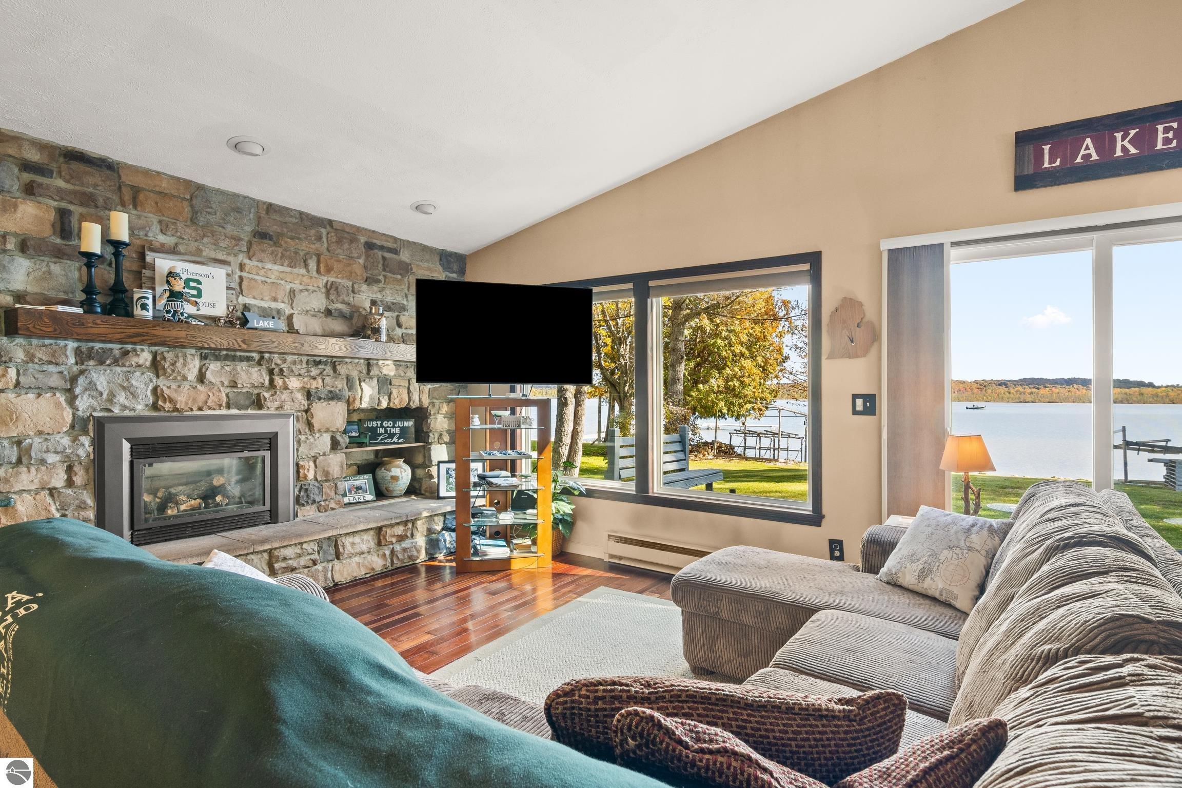 4843 S Skyline Drive