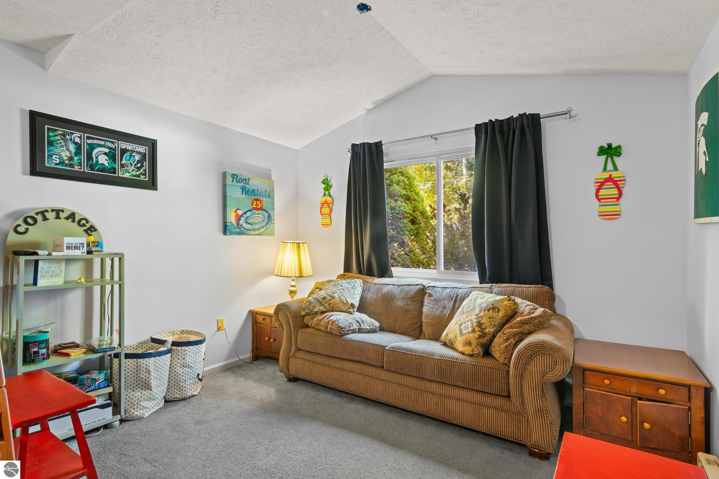 4843 S Skyline Drive