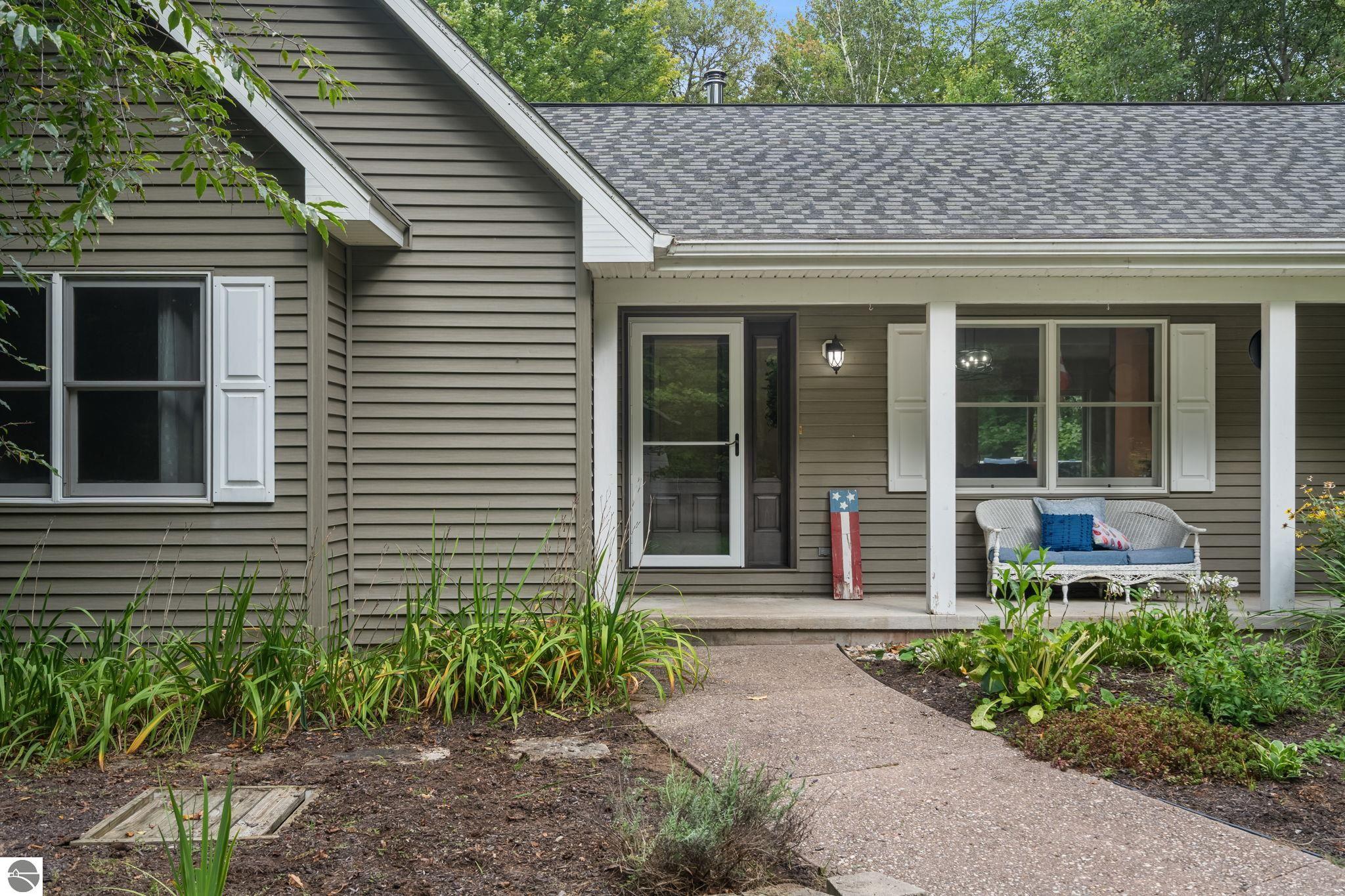 4043 Clam Lake Drive